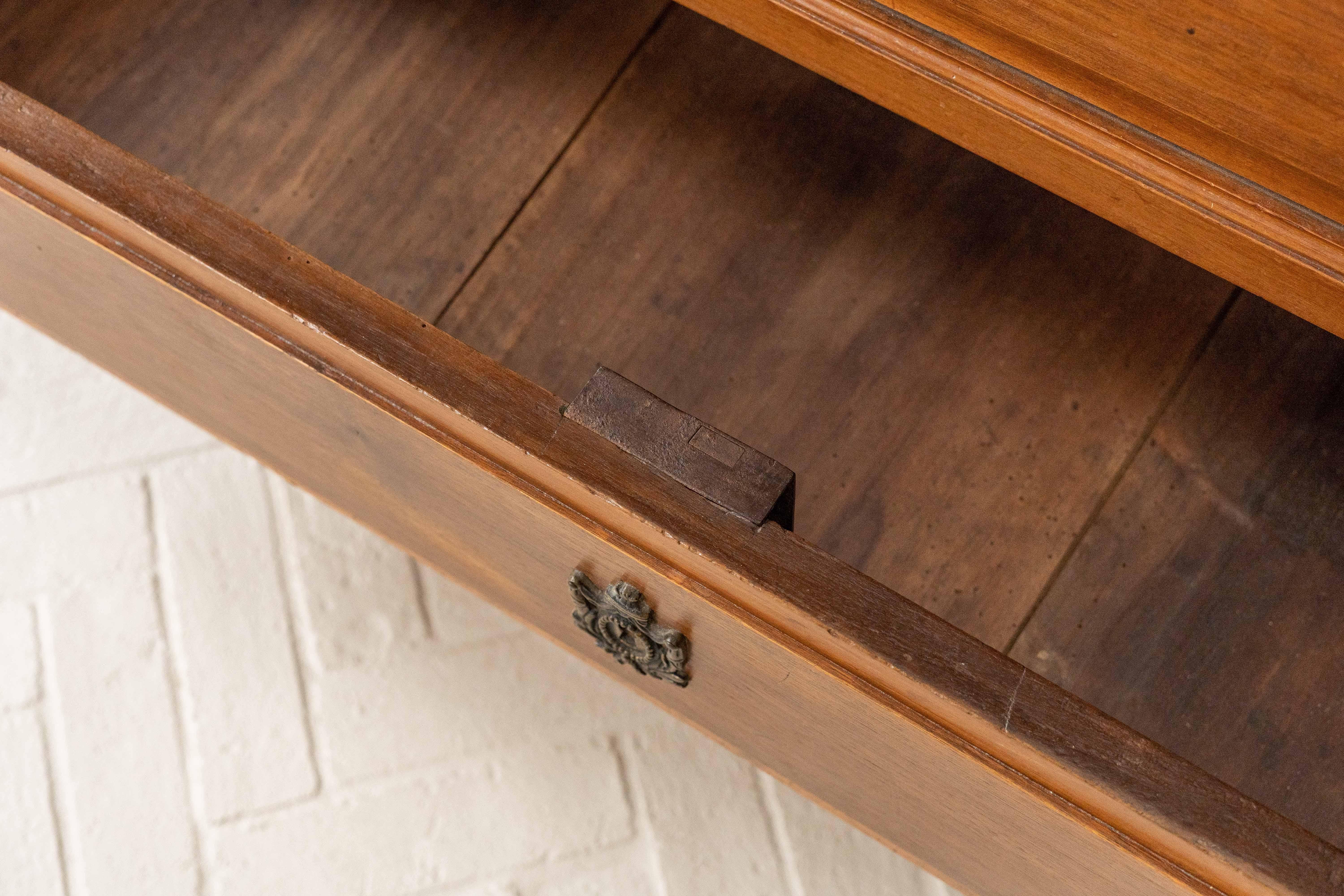 Ancienne commode provinciale française Bon état - En vente à Cambridge, US