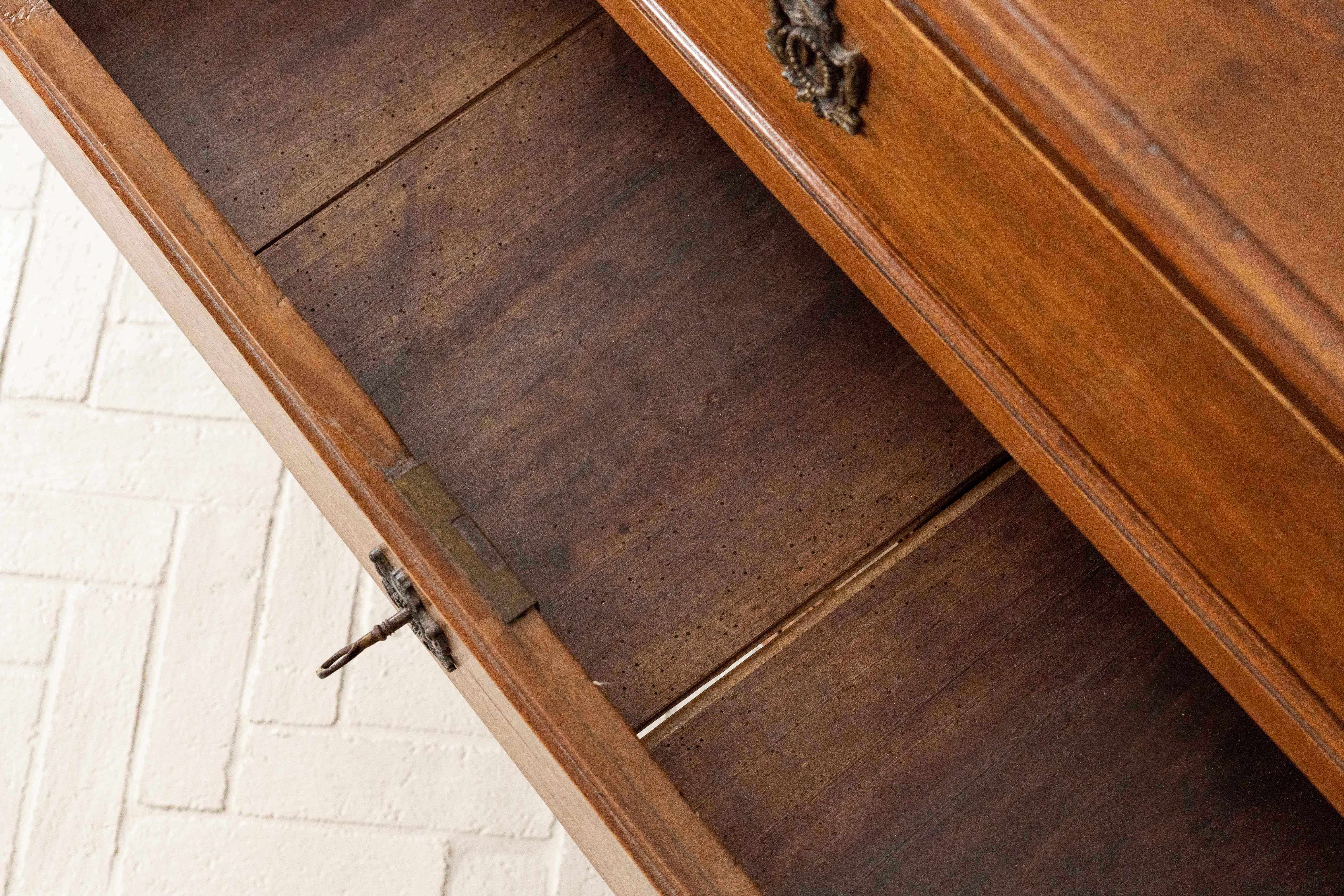 XVIIIe siècle et antérieur Ancienne commode provinciale française en vente