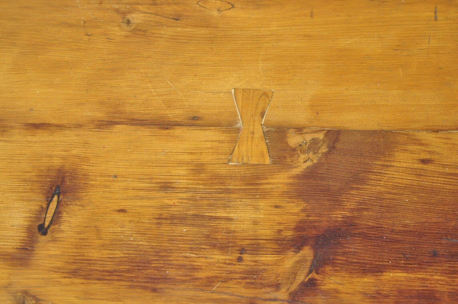 20ième siècle Ancienne table à manger provinciale française en bois de pin à rallonge, de ferme rurale provinciale en vente