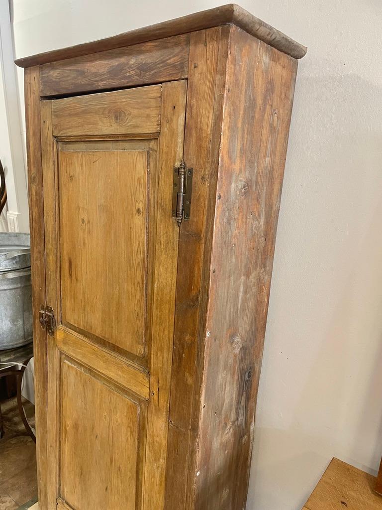 Français Armoire provinciale française ancienne en vente