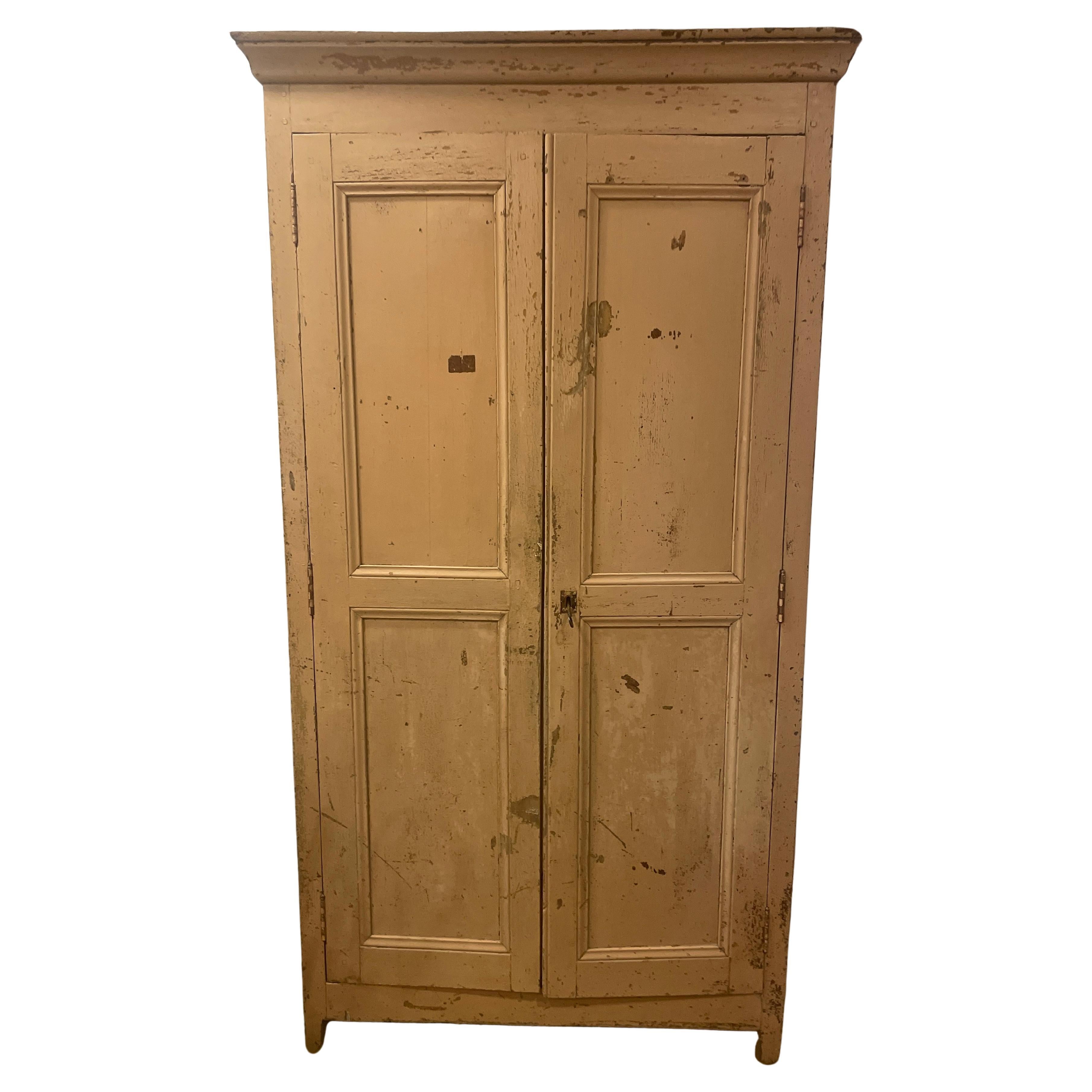Credenza antica di provincia francese