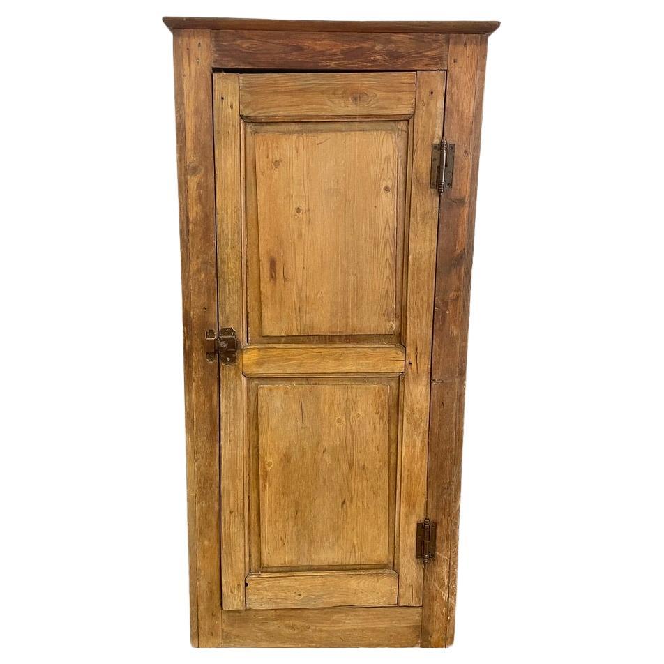 Credenza antica di provincia francese
