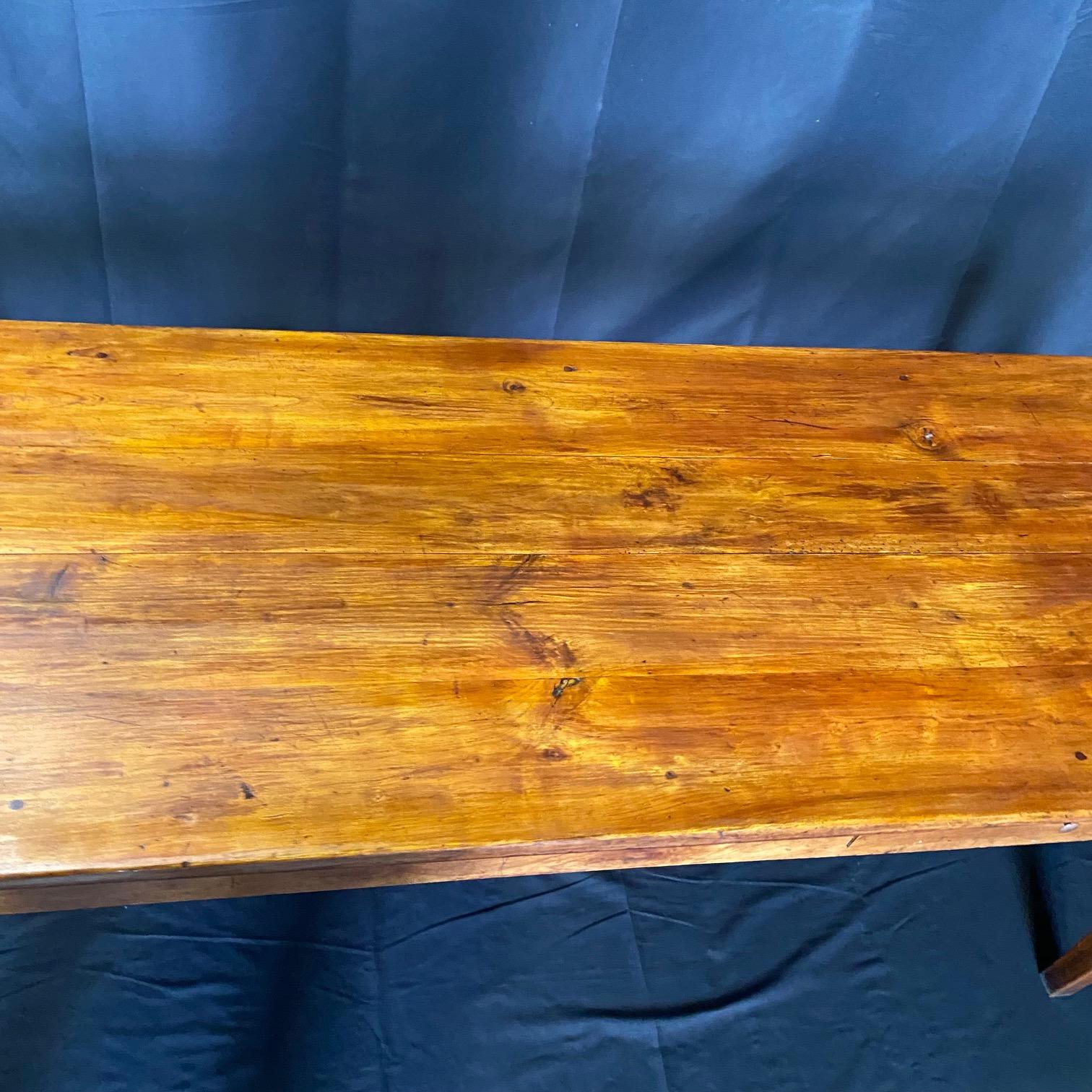 Antique French Provincial Farmhouse Harvest Dining Table with Two Drawers In Good Condition In Hopewell, NJ
