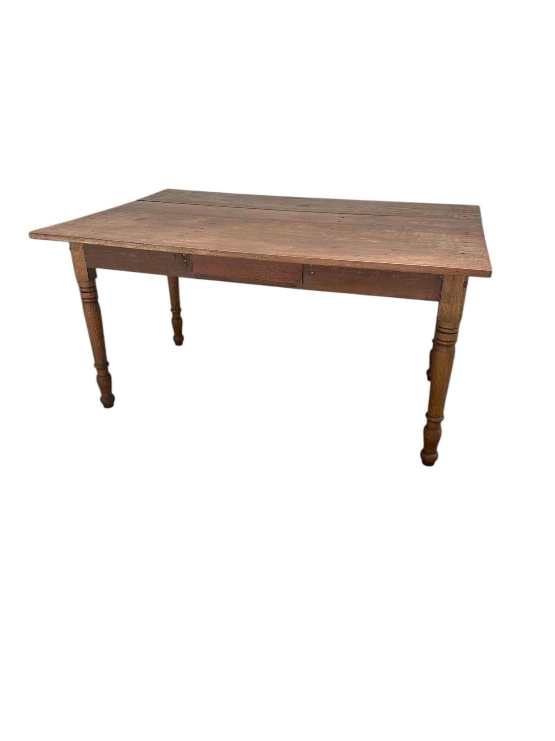 Antique French Provincial Bauernhoftisch (Gedrechselt) im Angebot