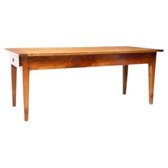 Ancienne table de ferme provinciale française en bois fruitier