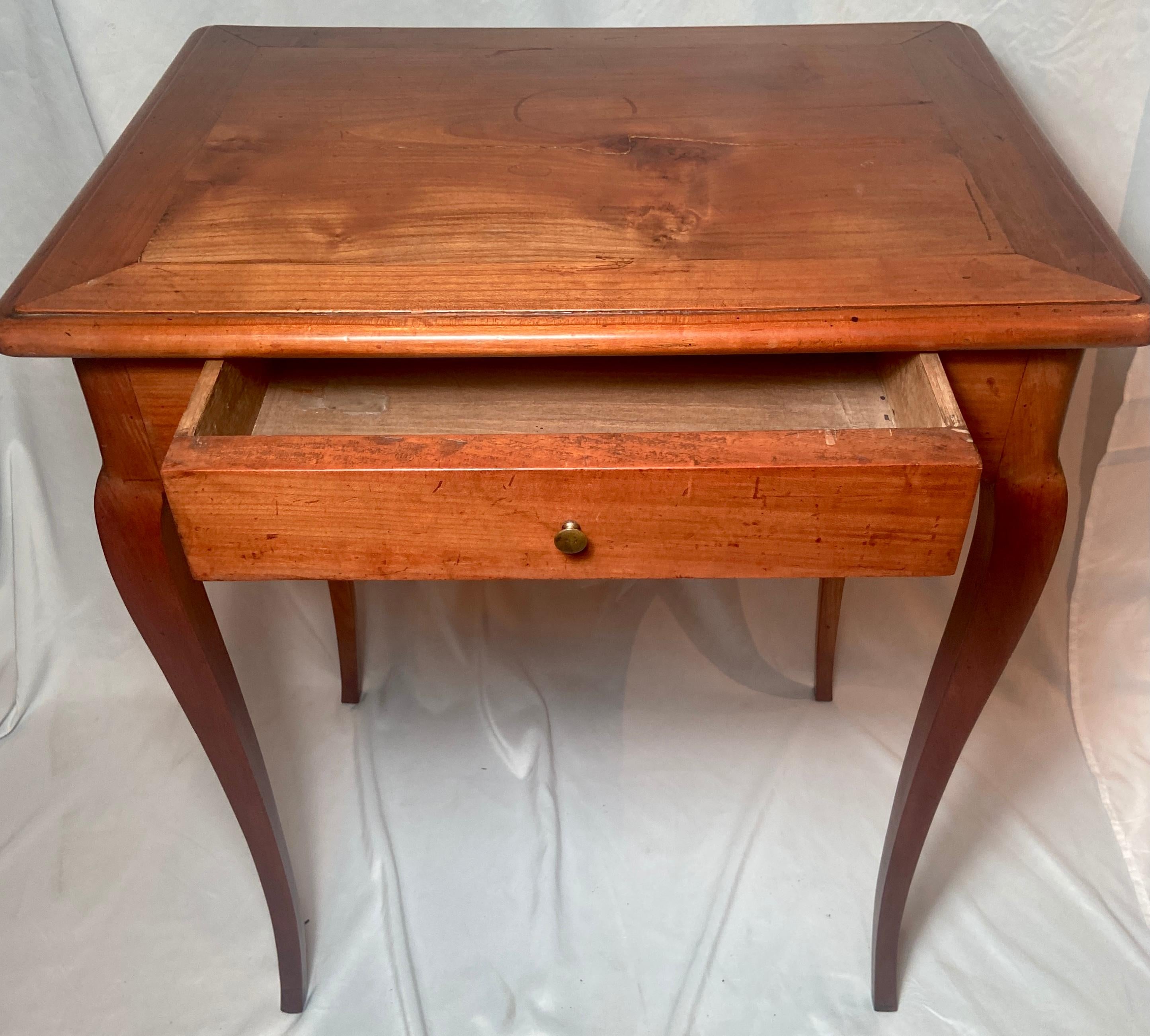 Antique French Provincial Fruitwood Side Table, Circa 1900. In Good Condition For Sale In New Orleans, LA
