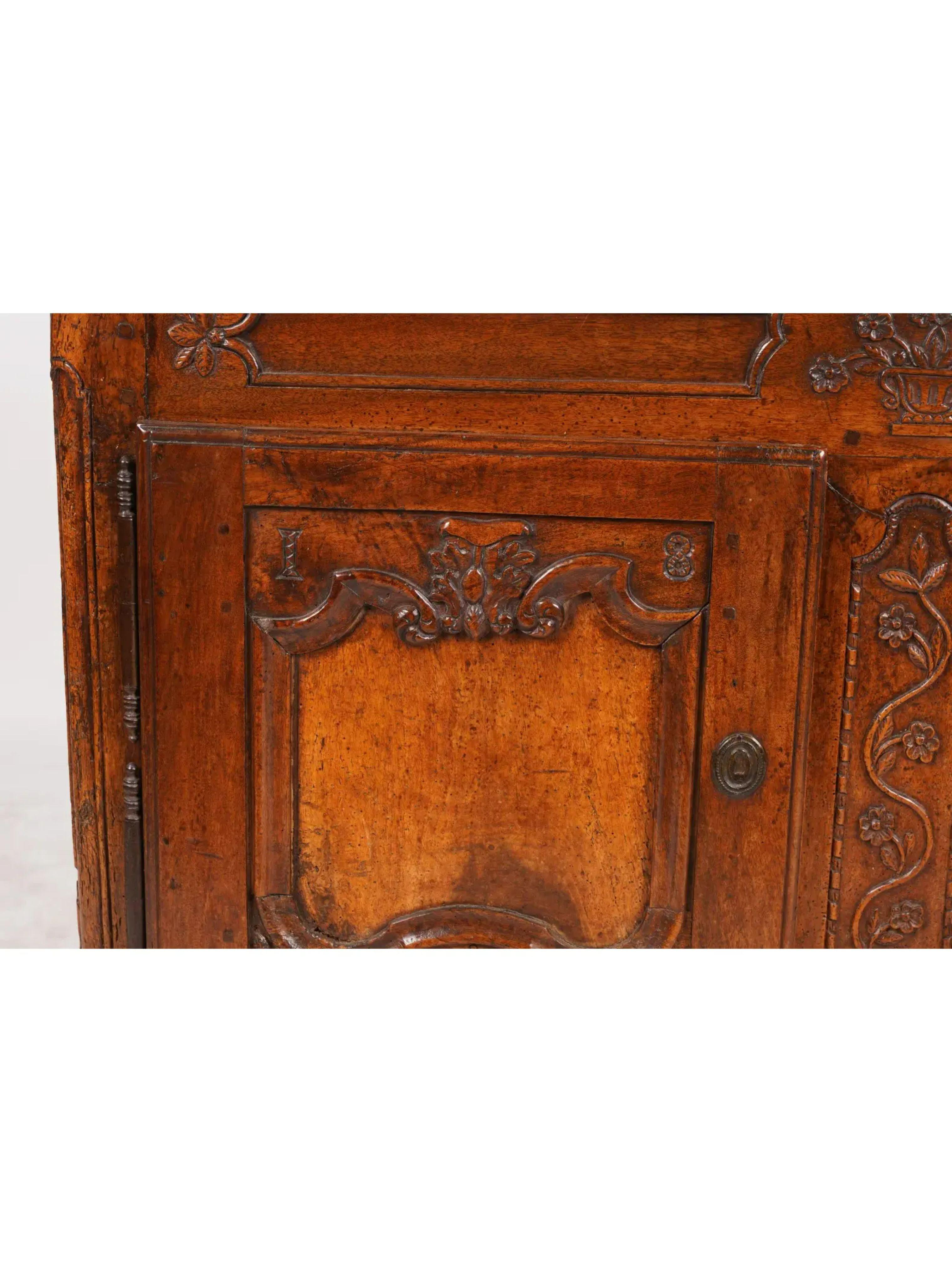 Antique 18th C French provincial fruitwood sideboard buffet

Additional information: 
Materials: Fruitwood
Color: Sienna
Period: 18th Century
Styles: French Country, French Provincial
Item Type: Vintage, Antique or Pre-owned
Dimensions: 50