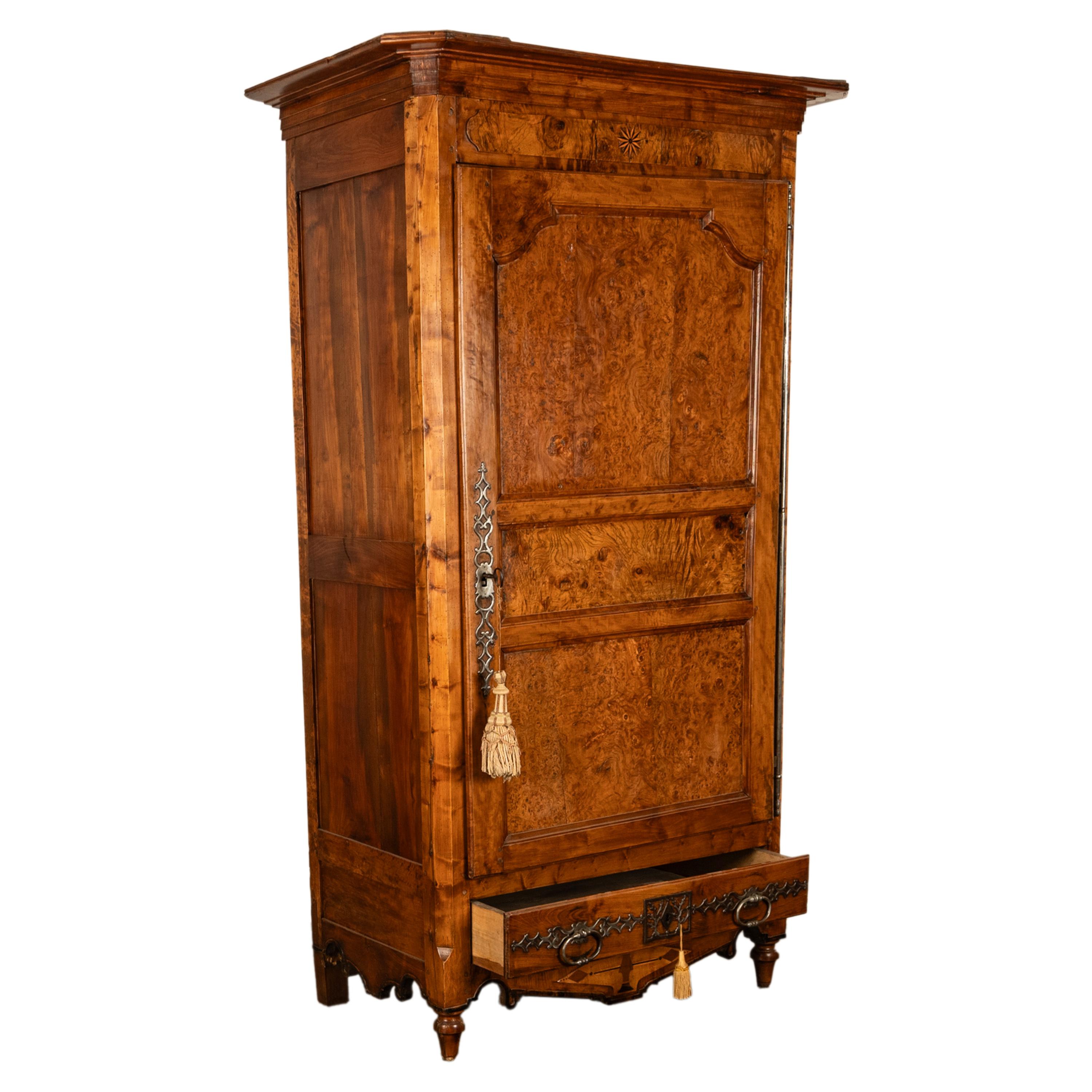 Castagno Antique French Provincial Inlaid Burl Chestnut Wardrobe Armoire Bonnetiere 1750 in vendita