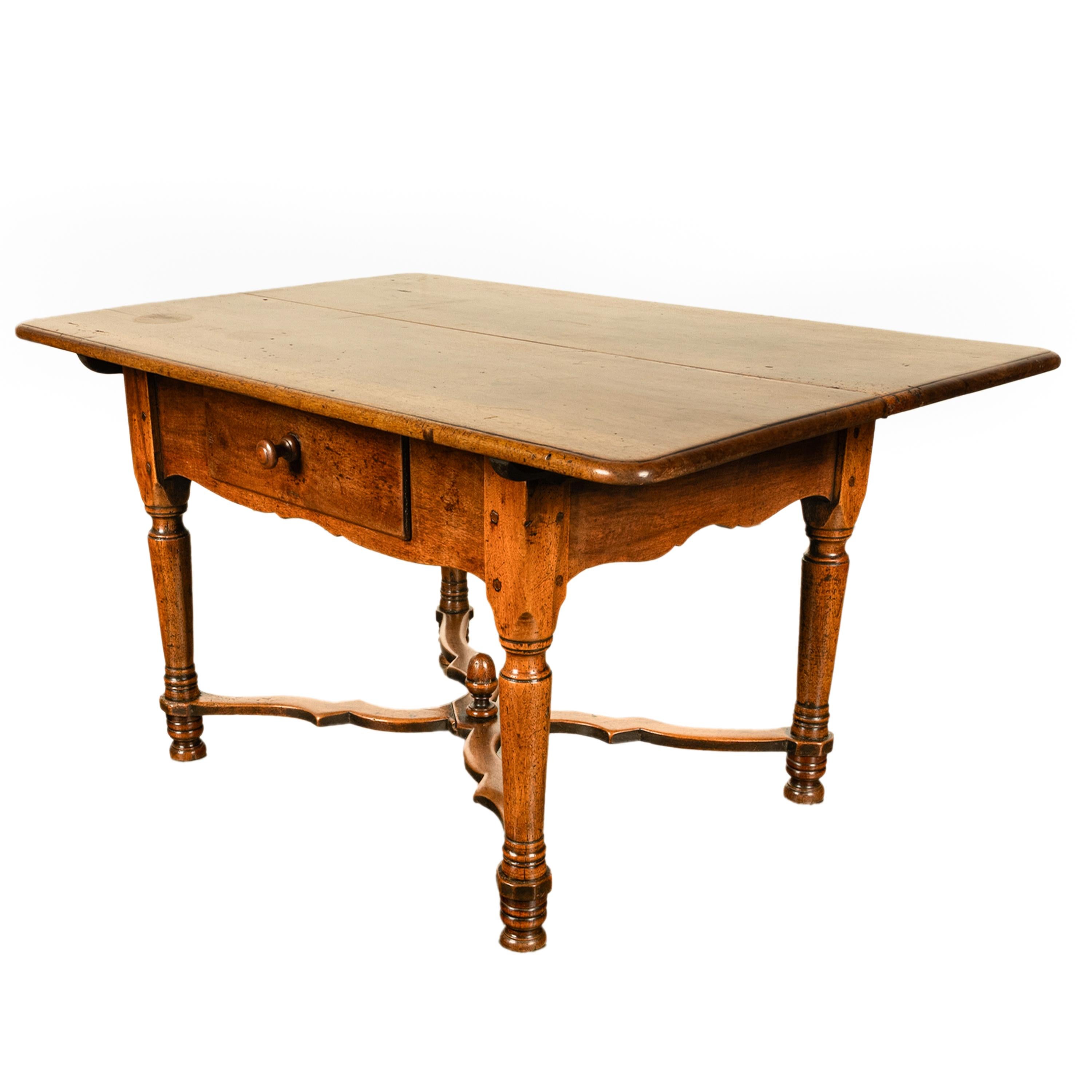 Ancienne table de salle à manger fermière Louis XIII en noyer 1820 en vente 2