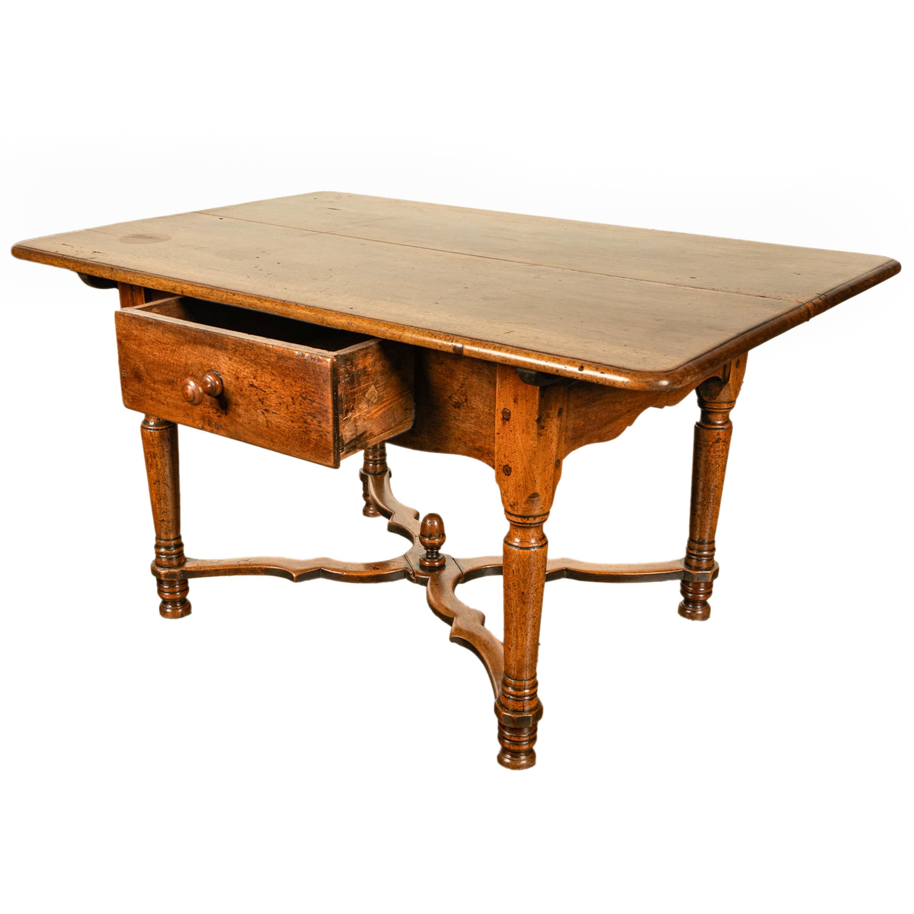 Ancienne table de salle à manger fermière Louis XIII en noyer 1820 en vente 3