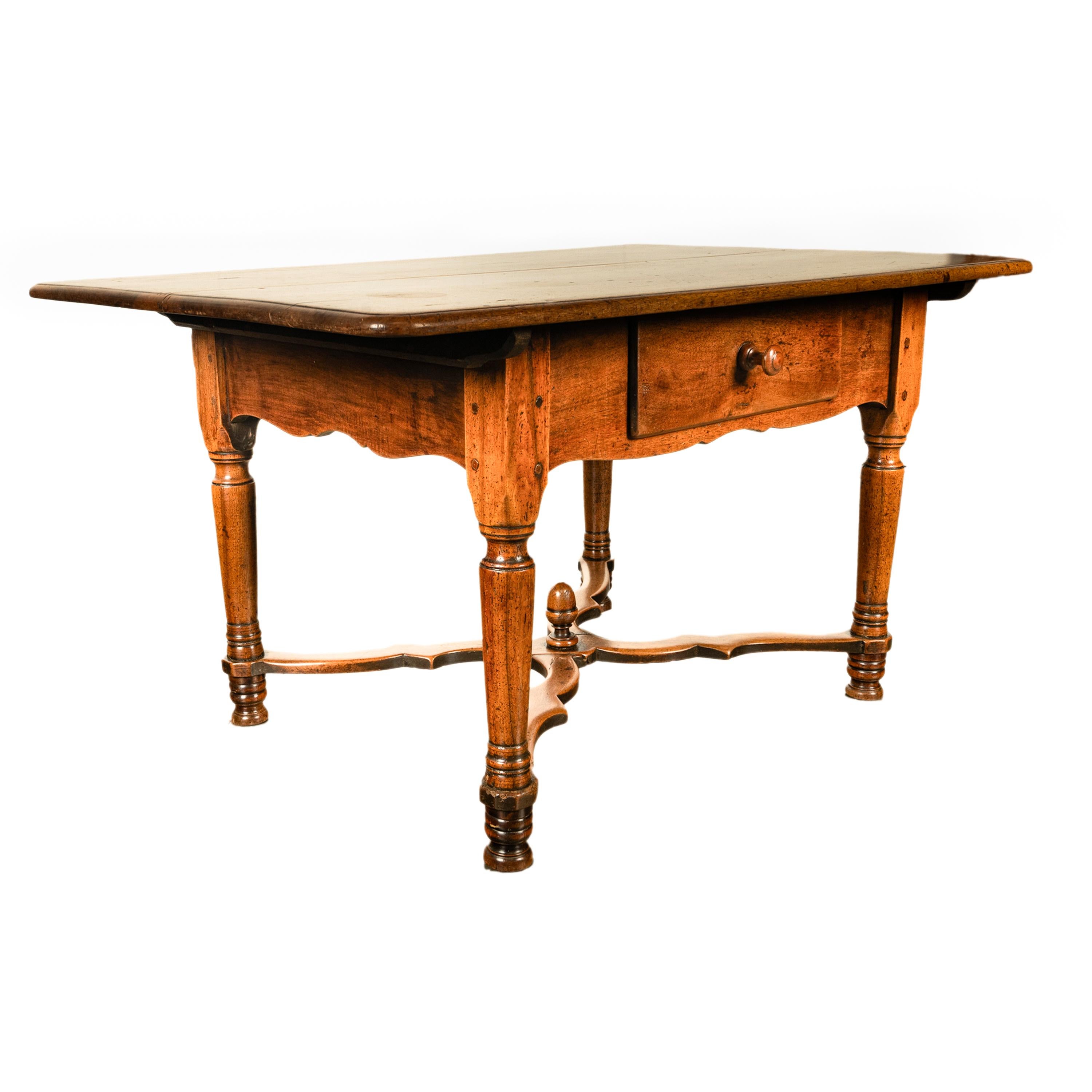 Ancienne table de salle à manger fermière Louis XIII en noyer 1820 en vente 8