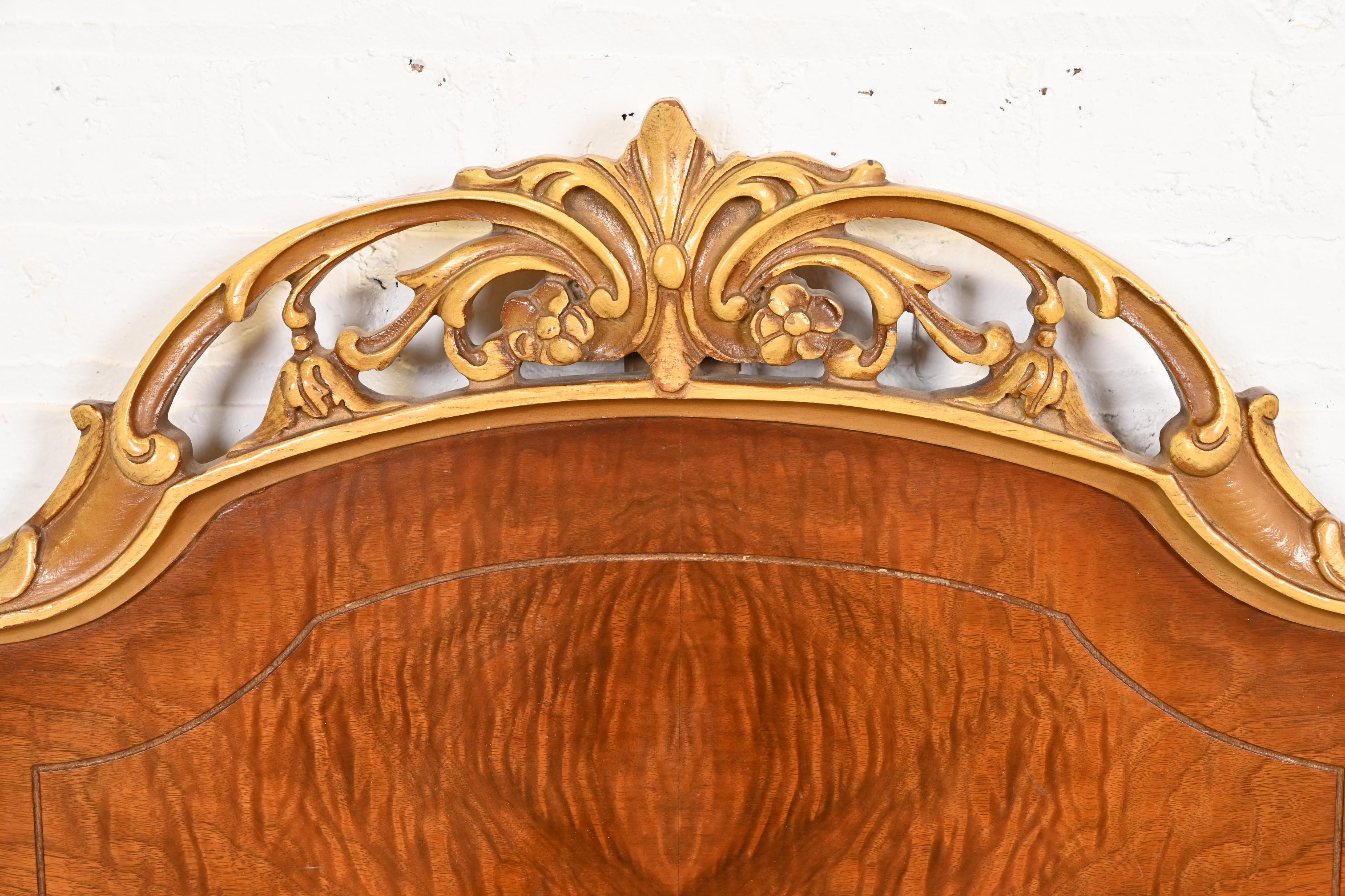 Antique French Provincial Louis XV Burled Walnut and Parcel Painted Twin Beds (Camas gemelas) 1