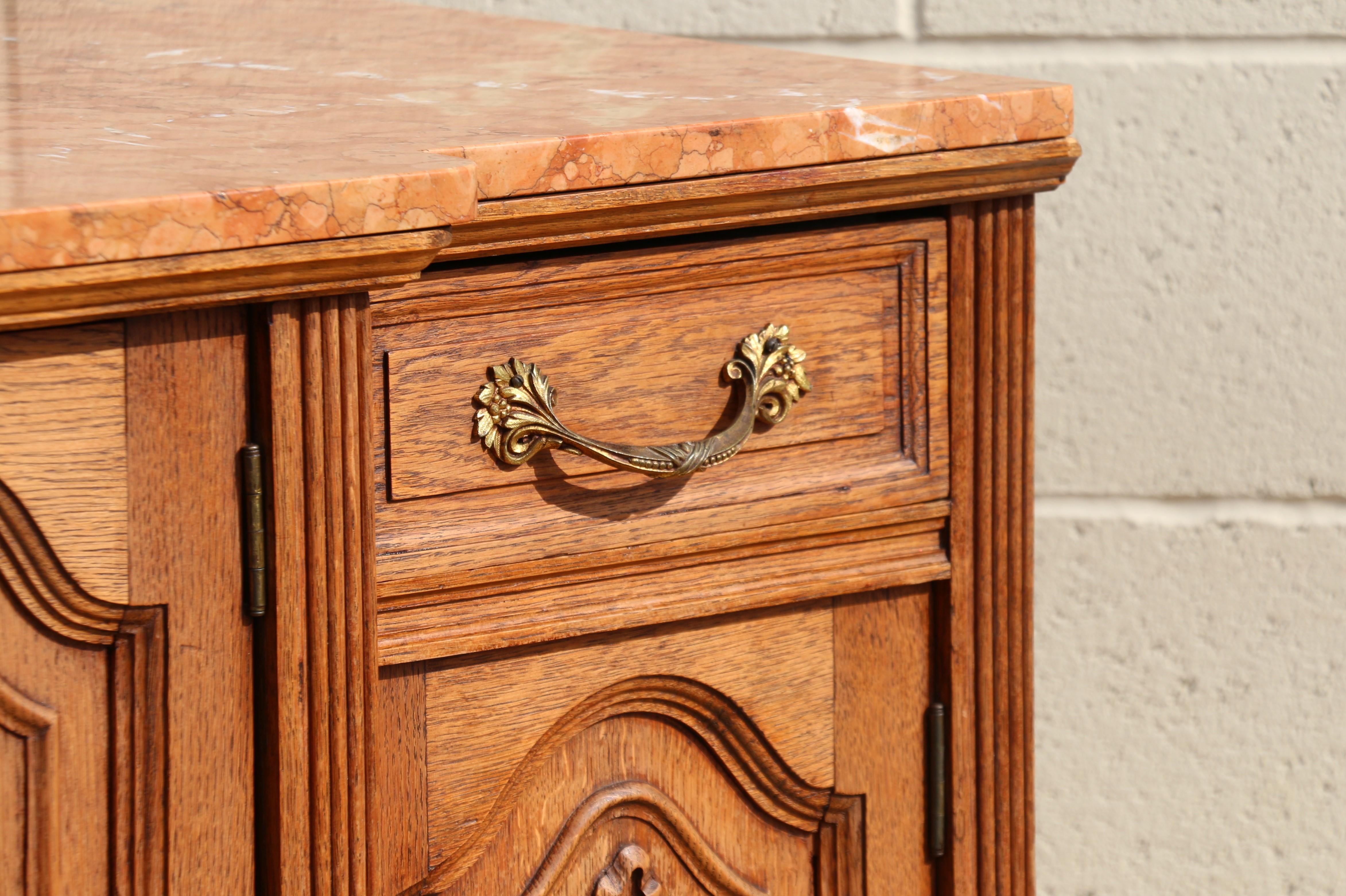 Antike Französisch Provincial Louis XV geschnitzt Eiche Marmorplatte Sideboard im Angebot 8