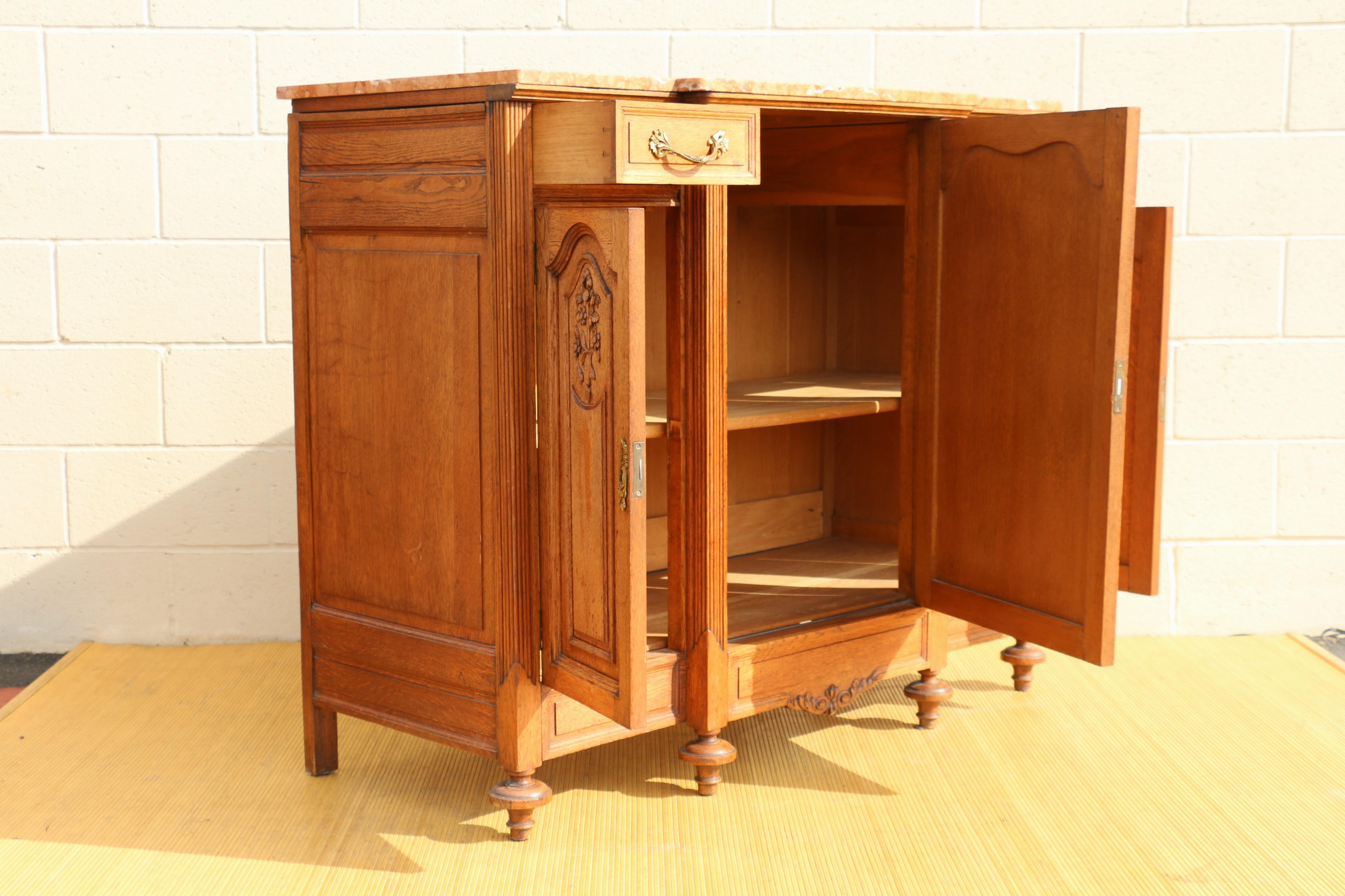 Antike Französisch Provincial Louis XV geschnitzt Eiche Marmorplatte Sideboard im Angebot 3