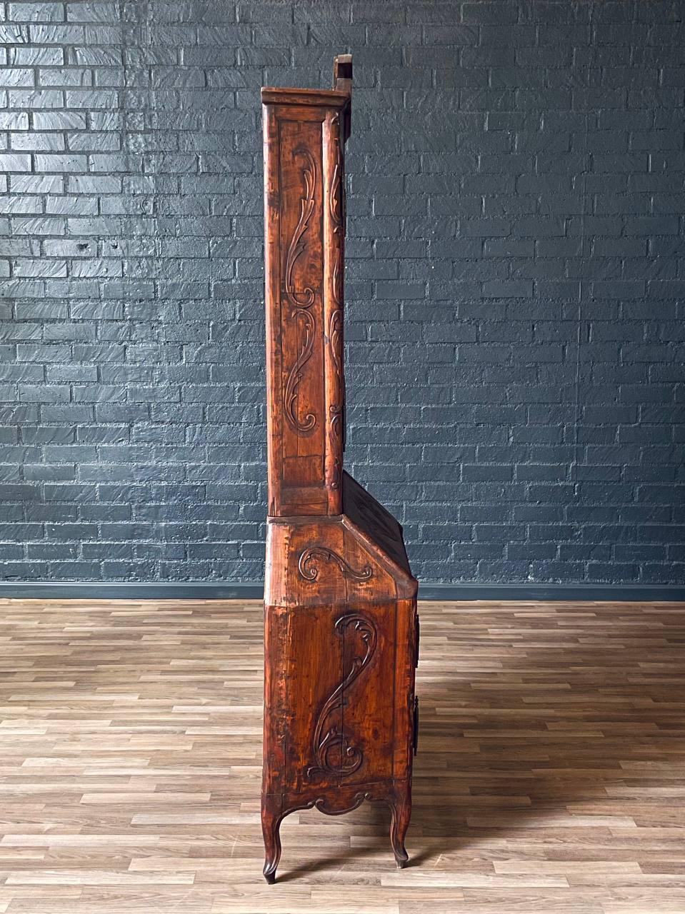 Antiguo mueble secreter francés Luis XV, tallado, con puertas de espejo en Bueno estado para la venta en Los Angeles, CA