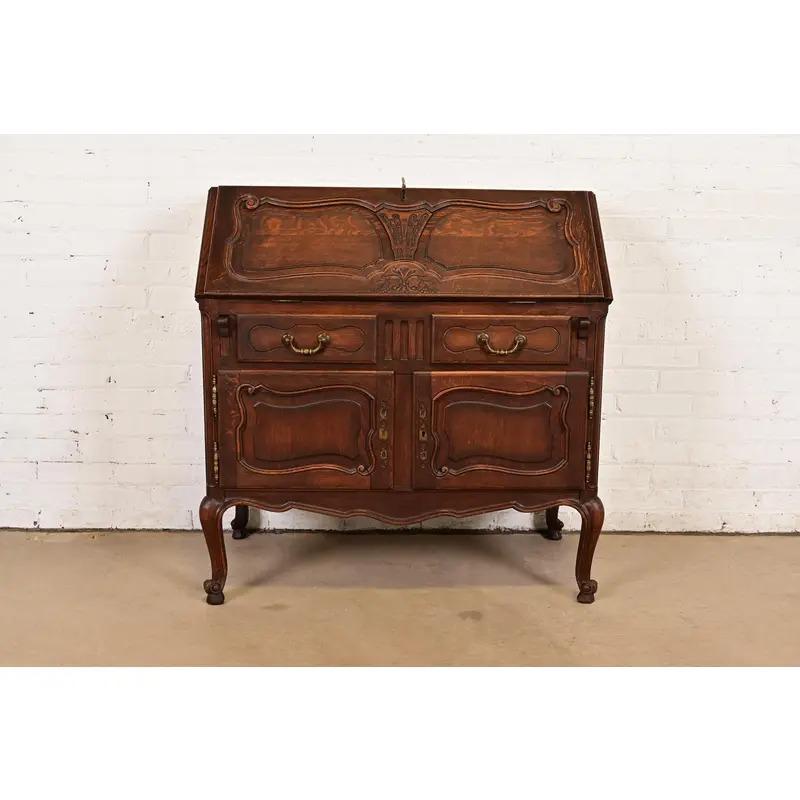 Eine prächtige antike Französisch Provincial Louis XV-Stil Büro mit Drop Front Sekretär Schreibtisch 

In der Art von R.J. Horner & Co.

Frankreich, ca. 1900

Eichenholz geschnitzt, mit originalen Messingbeschlägen. Der Schrank ist abschließbar, der