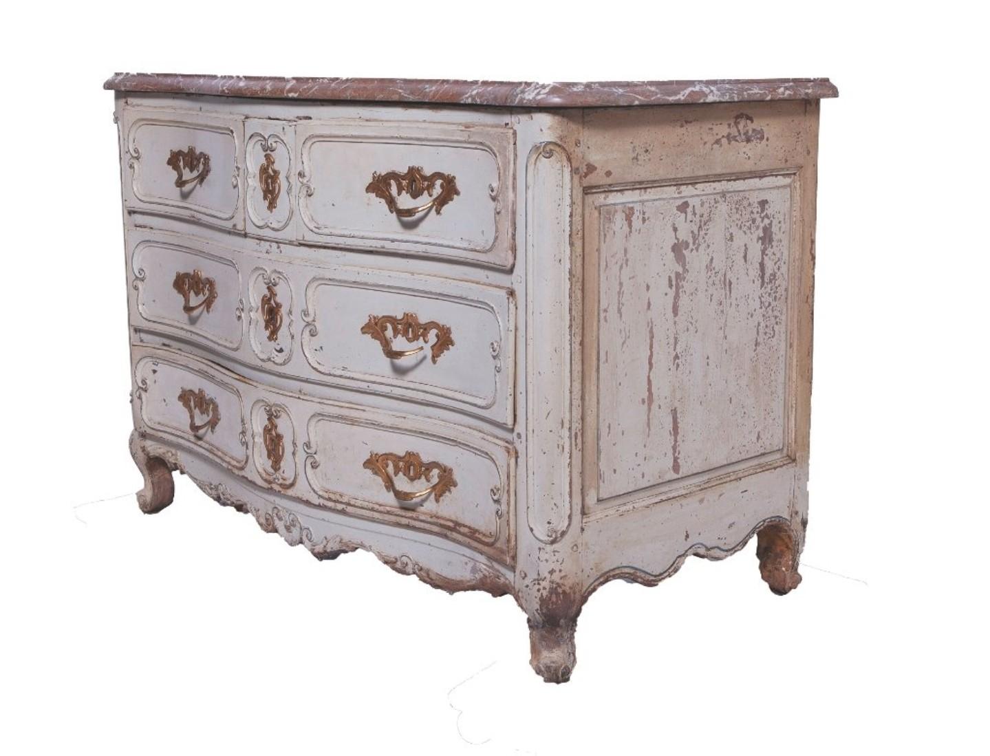 Français Ancienne commode provinciale française peinte de style Louis XV en vente