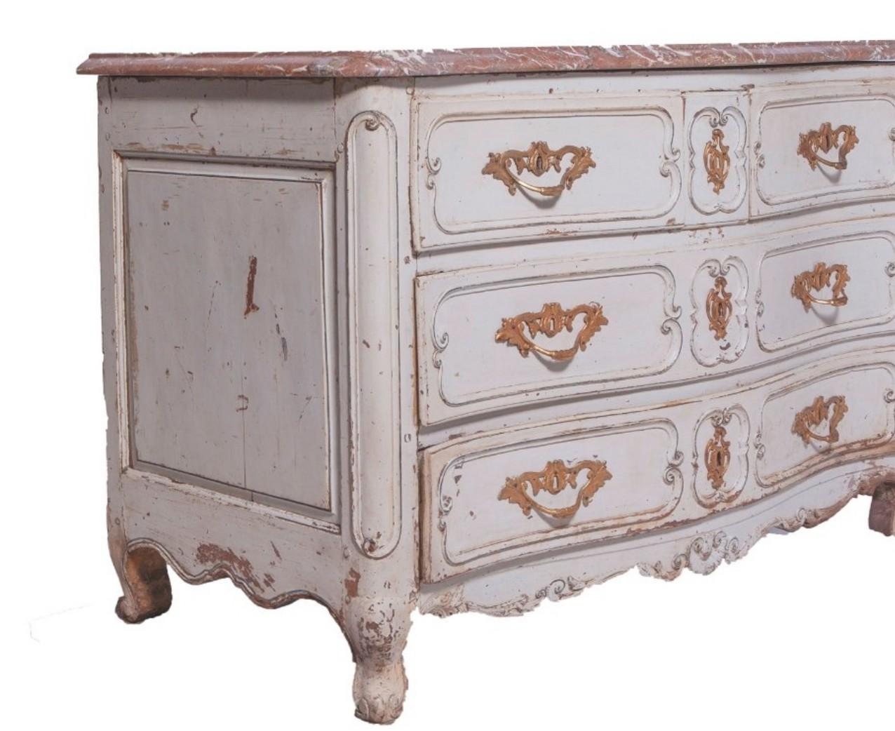 Ancienne commode provinciale française peinte de style Louis XV en vente 1