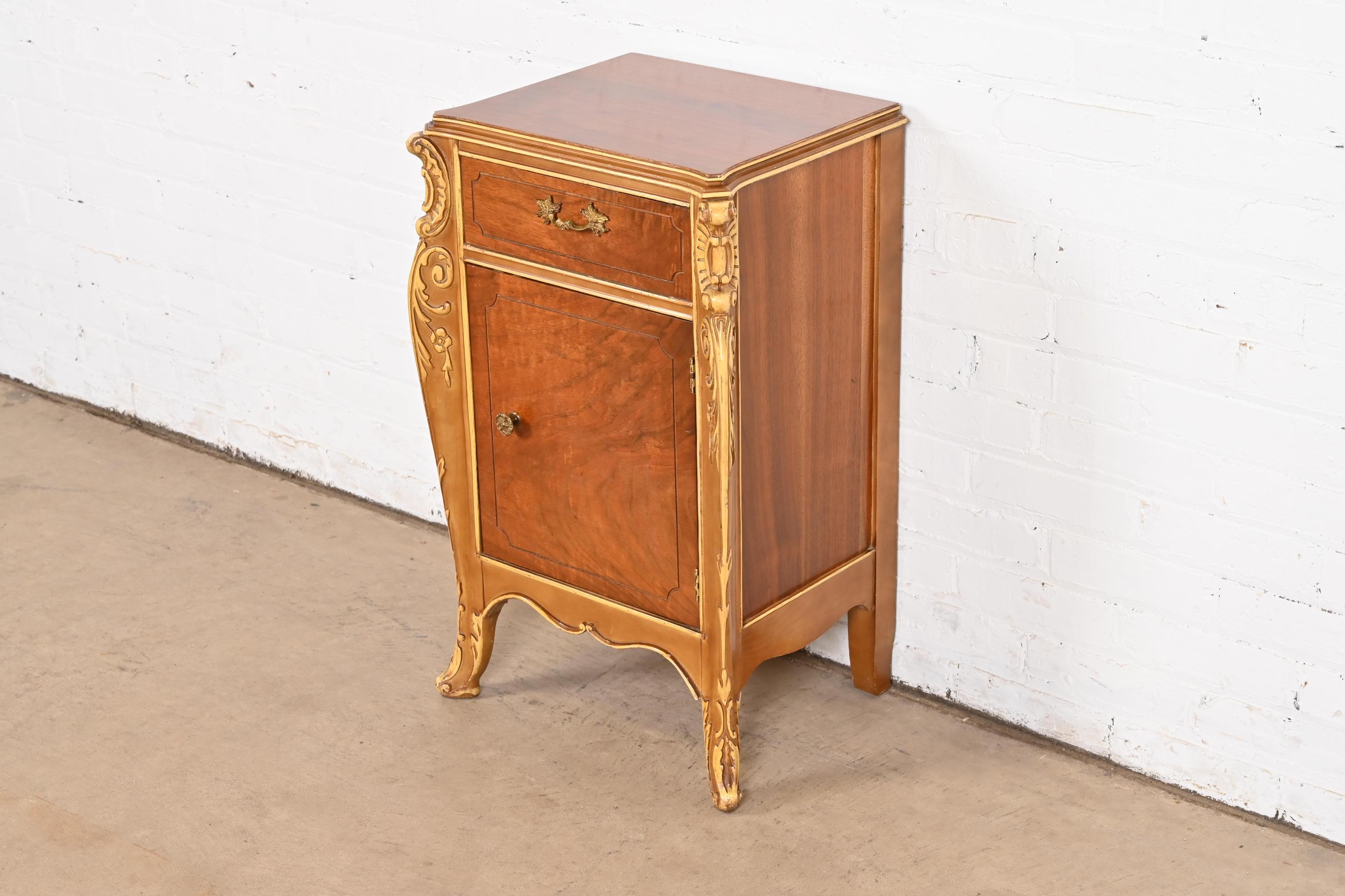 An exceptional French Provincial Louis XV style nightstand

In the manner of Romweber

By Joerns Brothers Furniture

USA, Circa 1920s

Beautiful carved walnut, with painted trim and legs, and original brass hardware.

Measures: 18