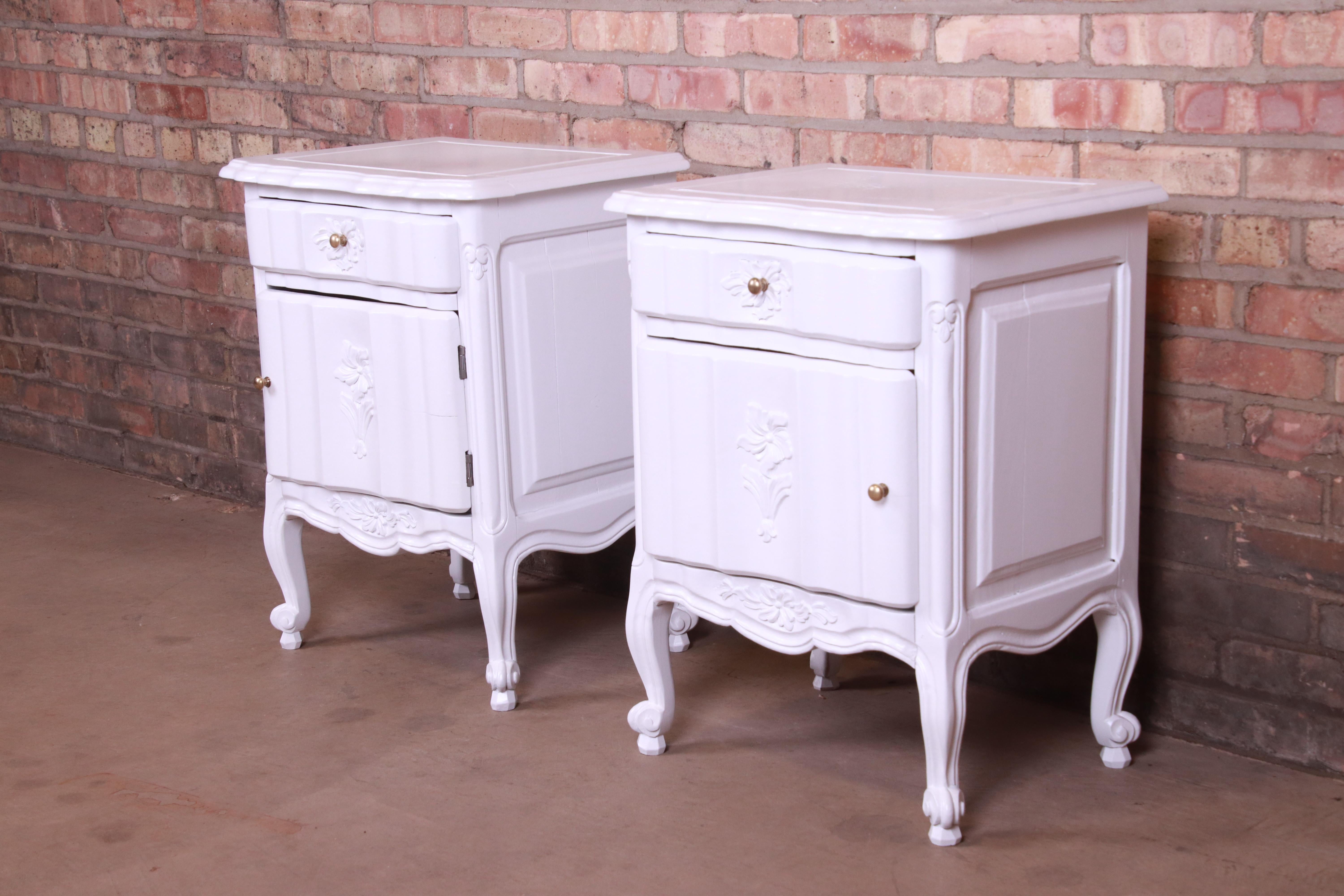 Antique French Provincial Louis XV White Lacquered Nightstands, Newly Refinished In Good Condition In South Bend, IN