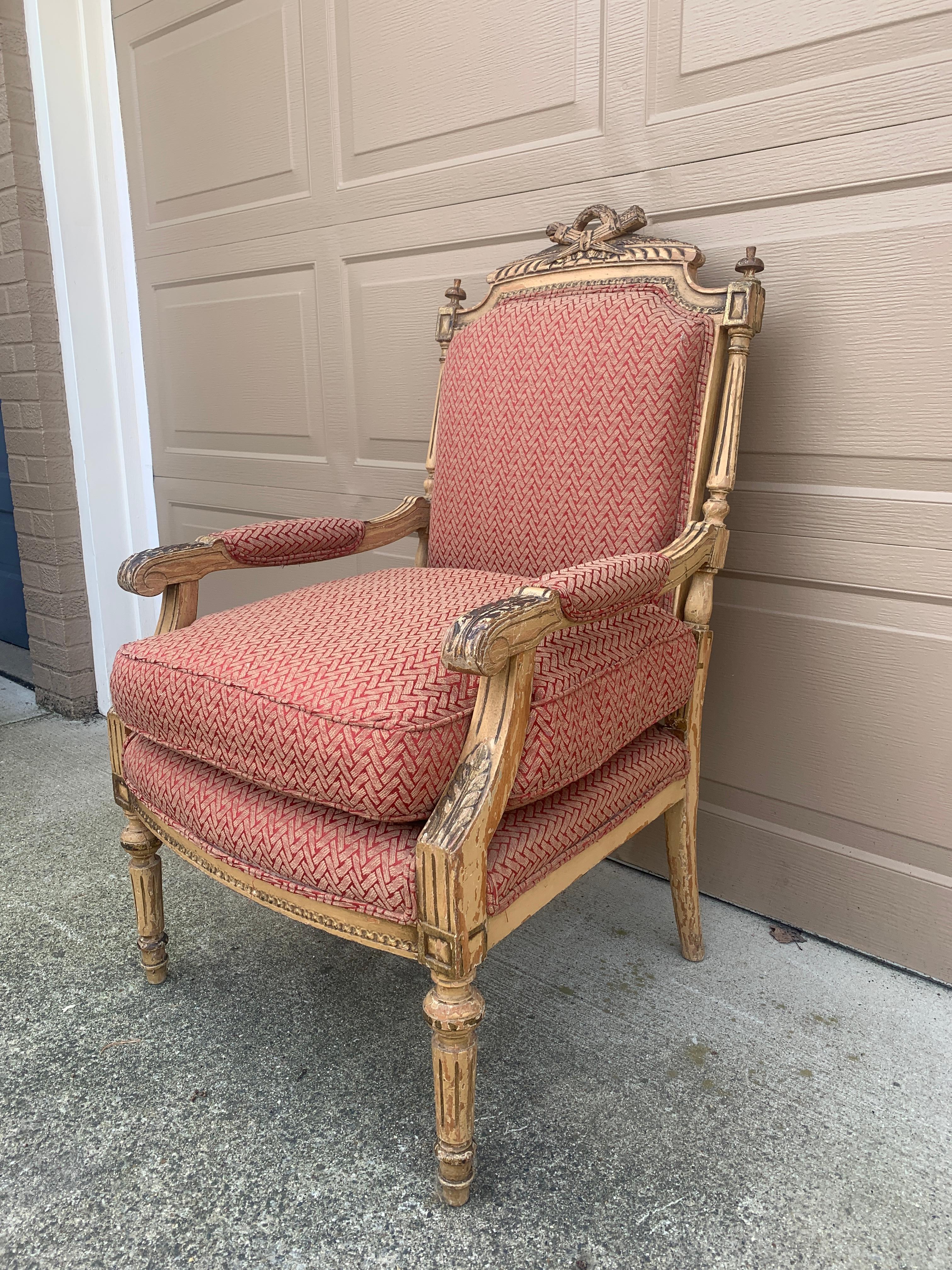 Intagliato Antique French Provincial Louis XVI Poltrona in vendita