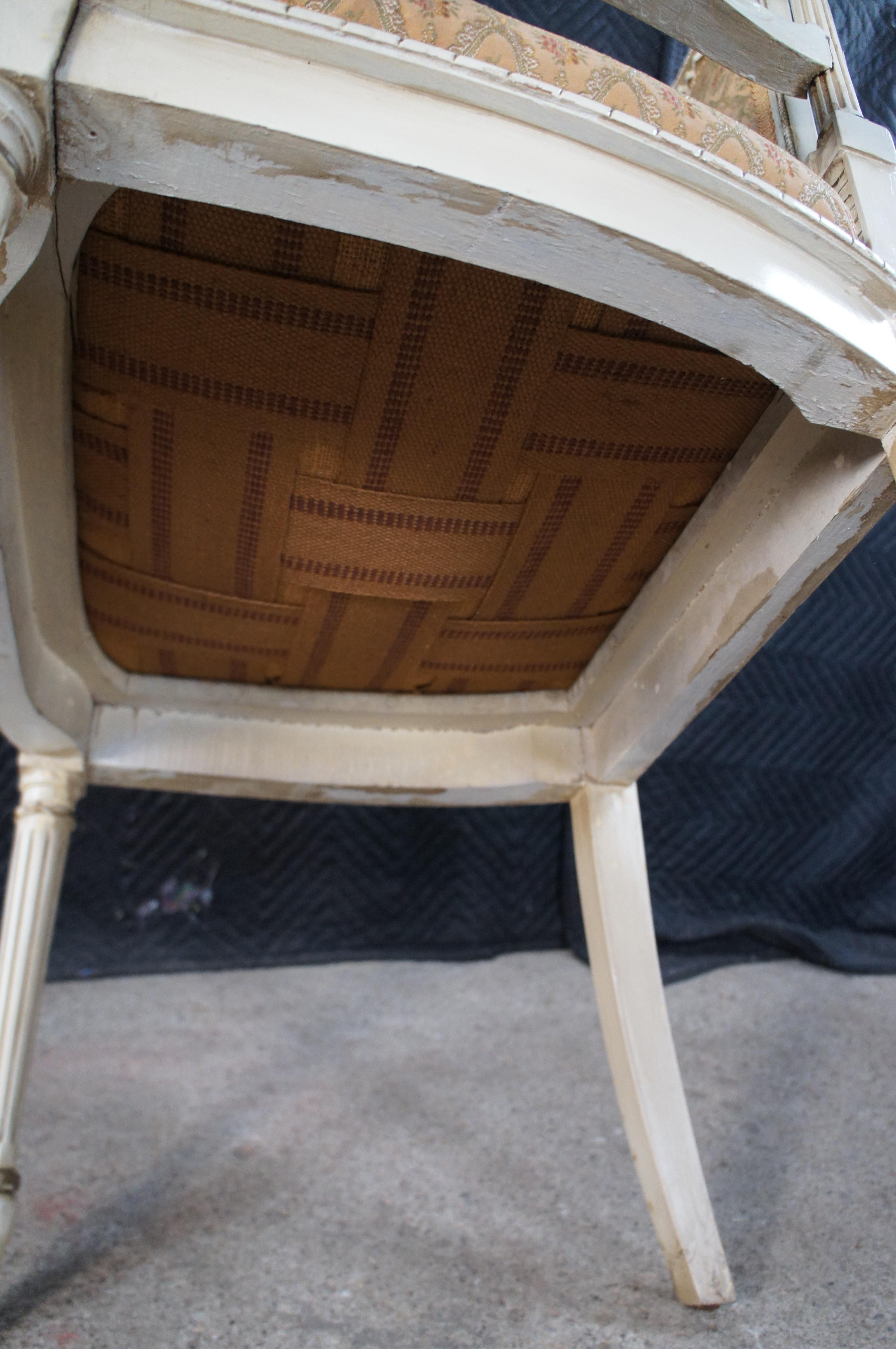Antique French Provincial Louis XVI Sillón neoclásico tallado en venta 4