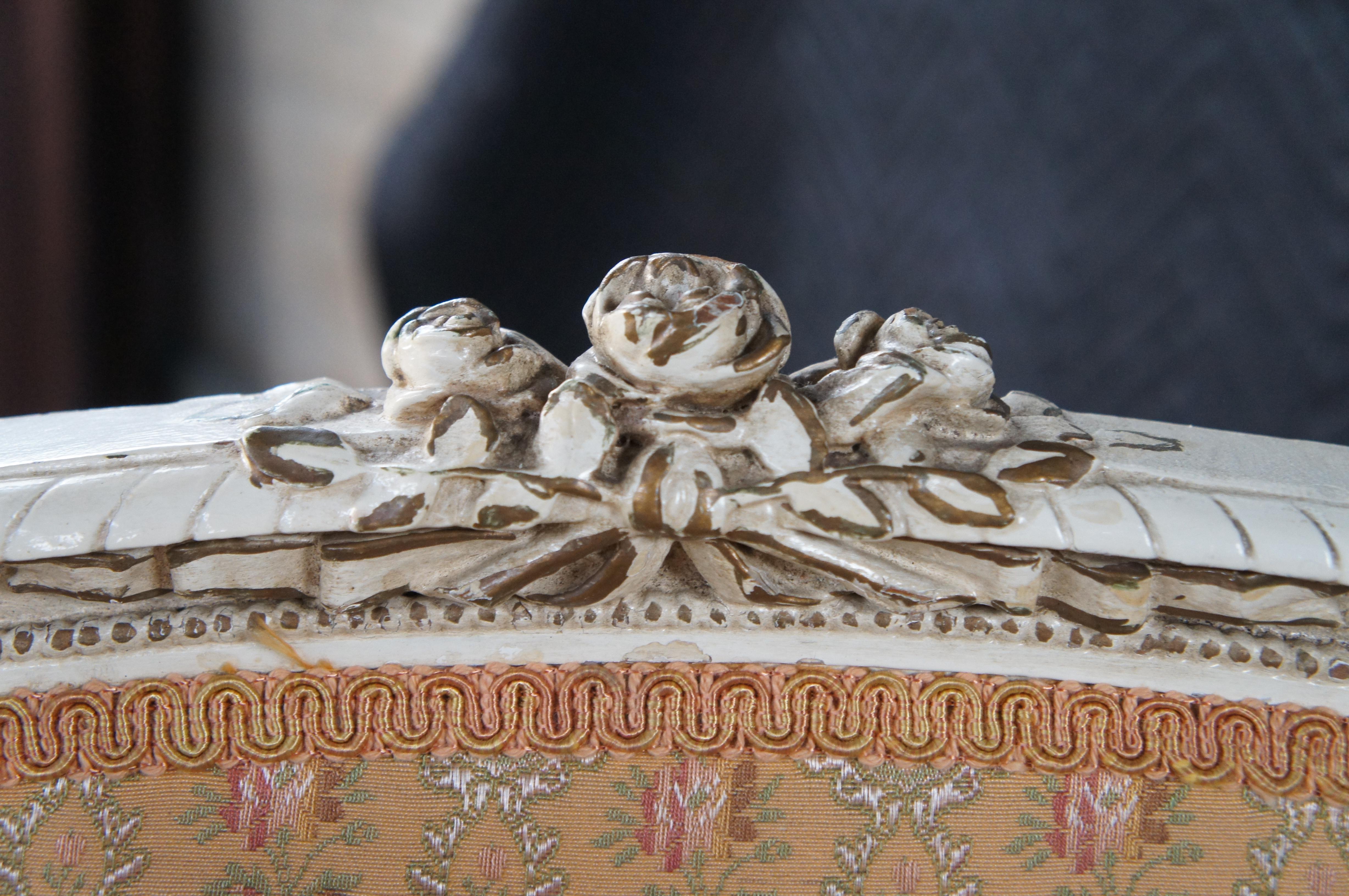 Antique French Provincial Louis XVI Sillón neoclásico tallado en venta 7