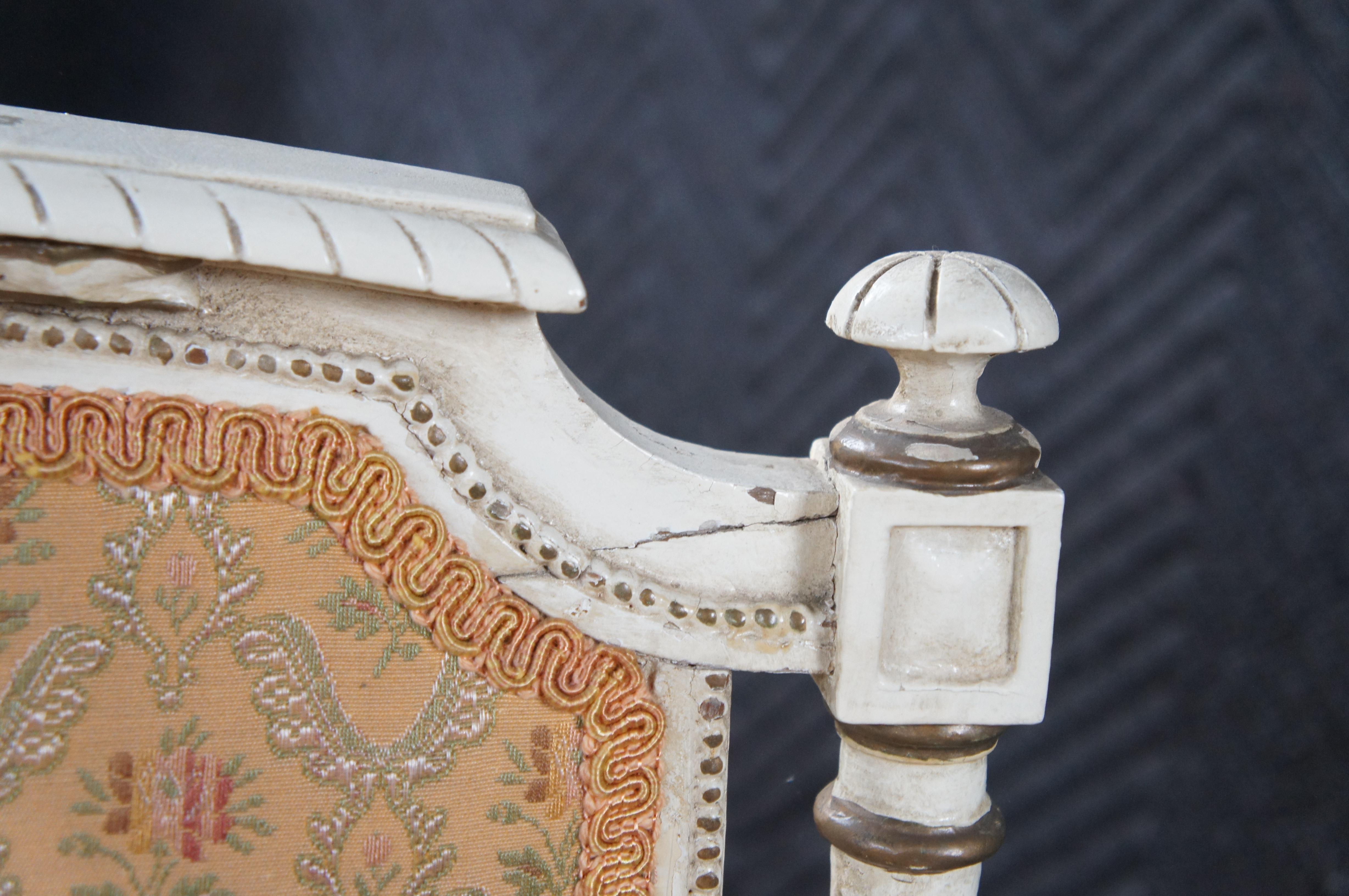 Antique French Provincial Louis XVI Sillón neoclásico tallado en venta 8