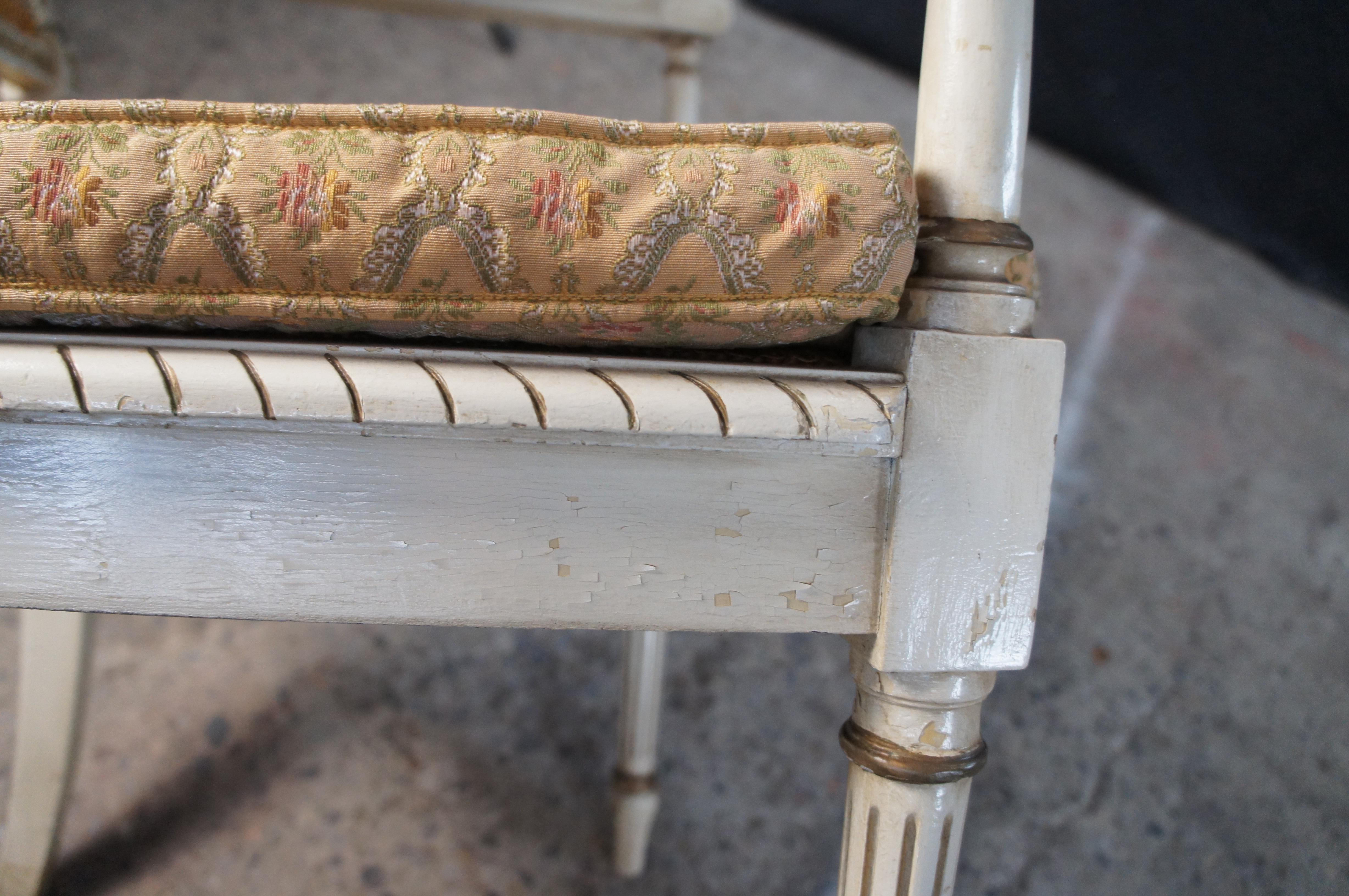 Antique French Provincial Louis XVI Sillón neoclásico tallado en venta 10
