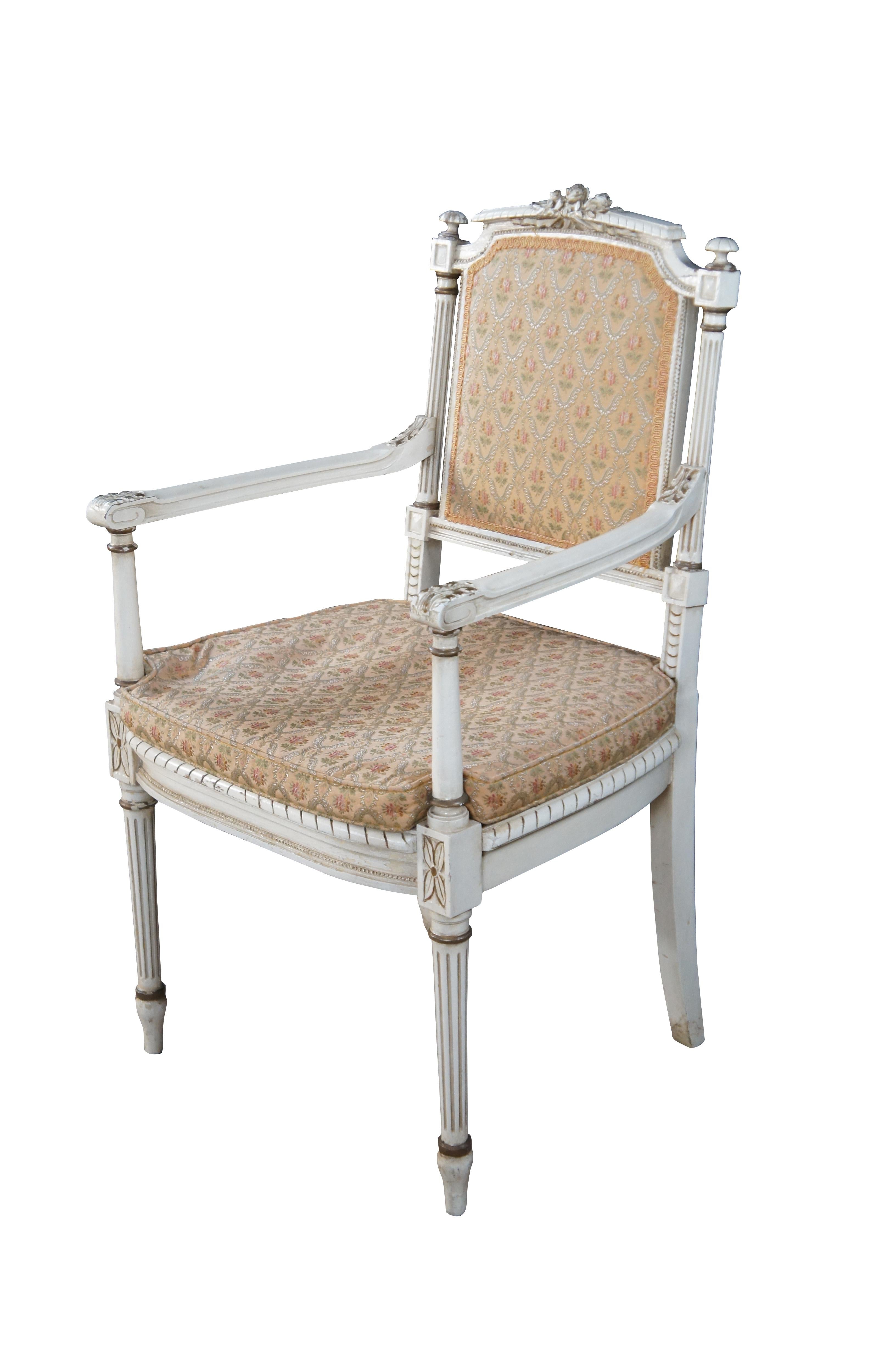 Antique French Provincial Louis XVI Sillón neoclásico tallado Luis XVI en venta