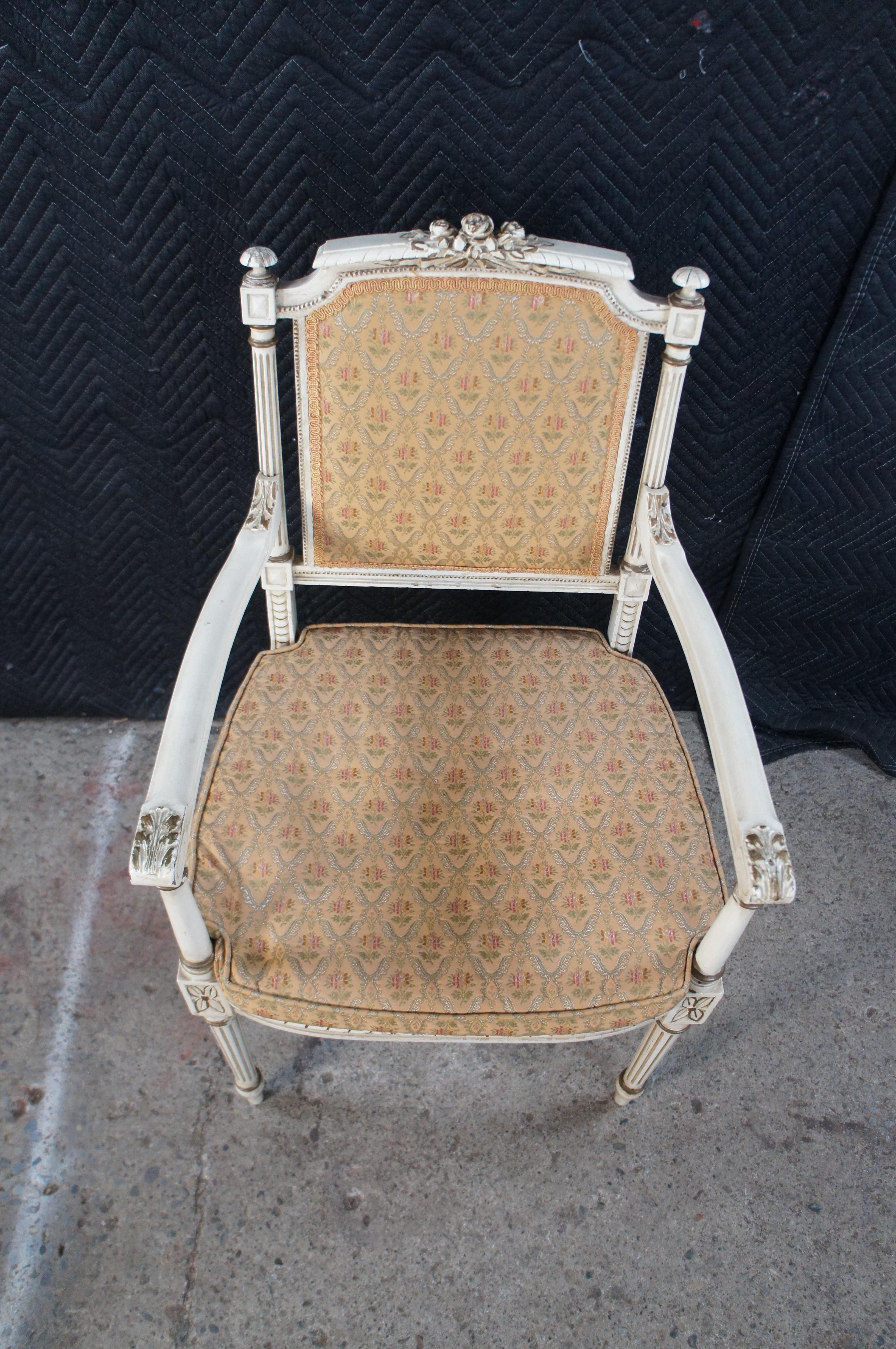 Antique French Provincial Louis XVI Sillón neoclásico tallado en Bastante bueno estado para la venta en Dayton, OH