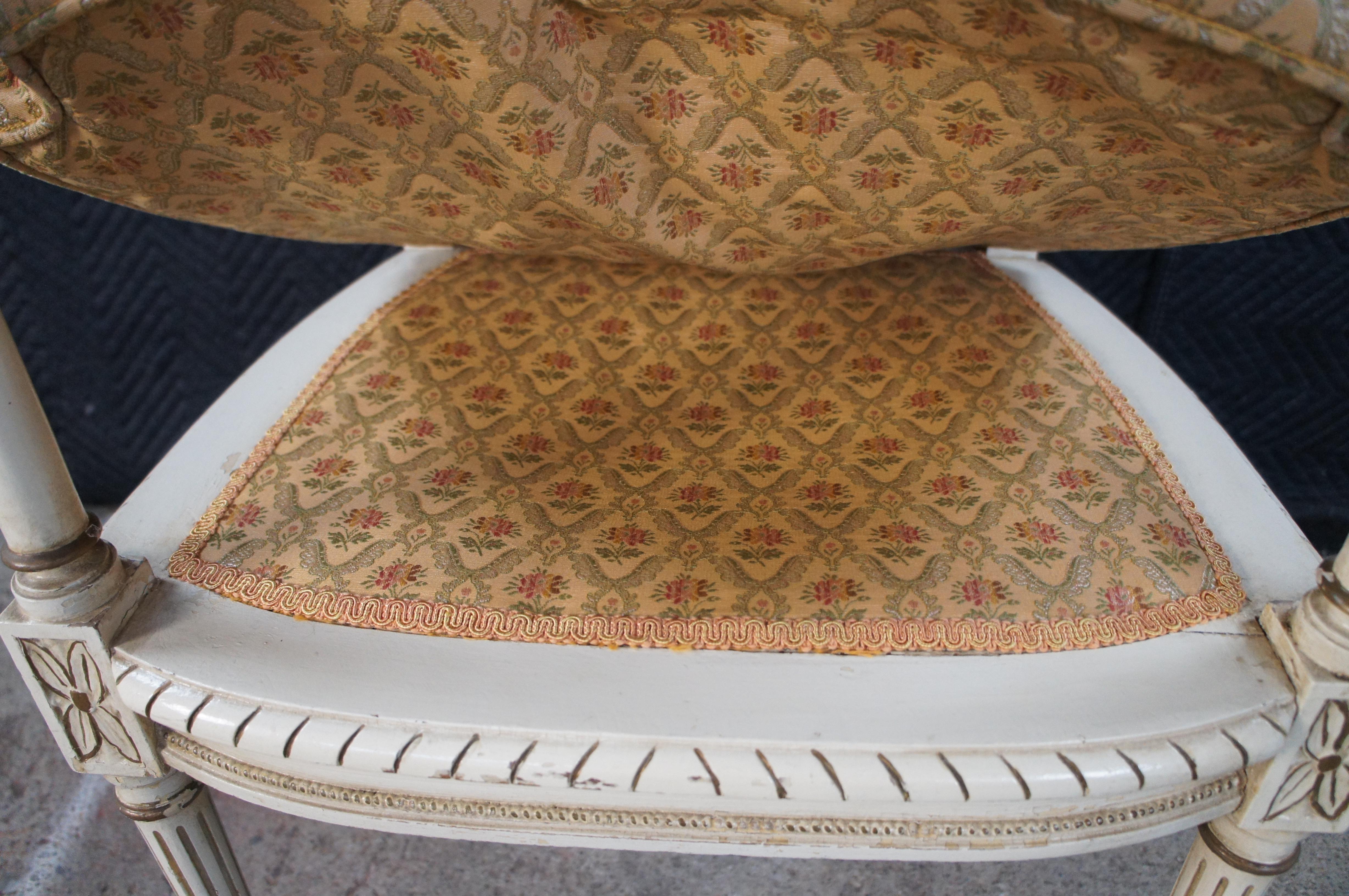 Antique French Provincial Louis XVI Sillón neoclásico tallado en venta 2