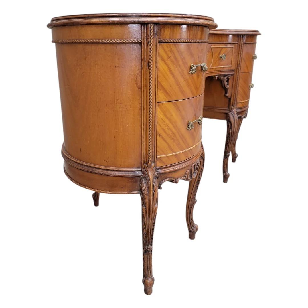 Incrusté Ancien bureau à colonnes en acajou marqueté à l'époque provinciale française en vente