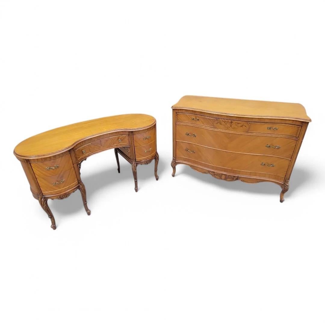 Acajou Ancien bureau à colonnes en acajou marqueté à l'époque provinciale française en vente