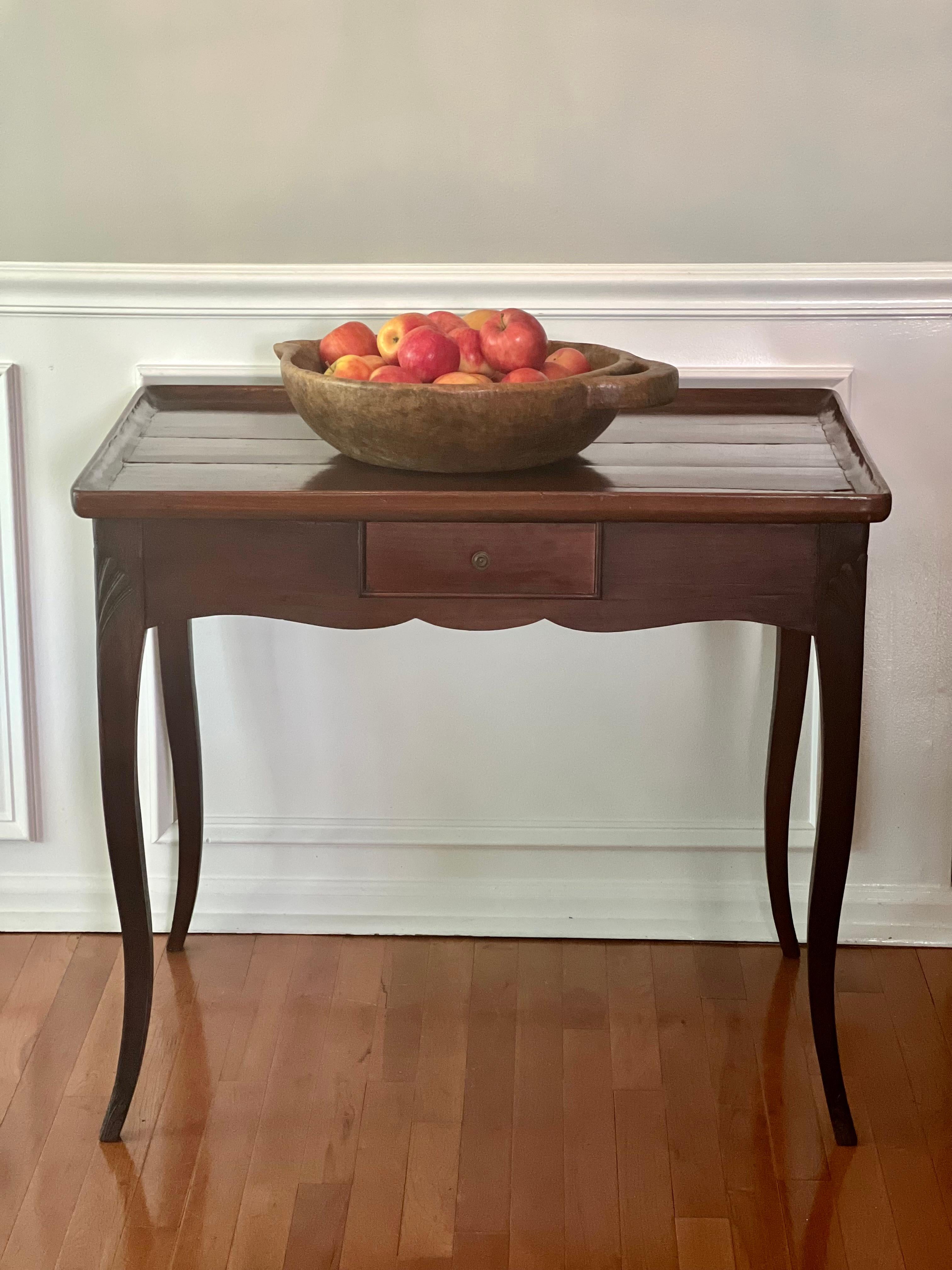 Antique French Provincial Mahogany Louis XV Style Side or Tea Table, circa 1900 For Sale 15