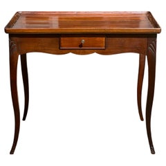 Ancienne table à thé provinciale française en acajou de style Louis XV, circa 1900