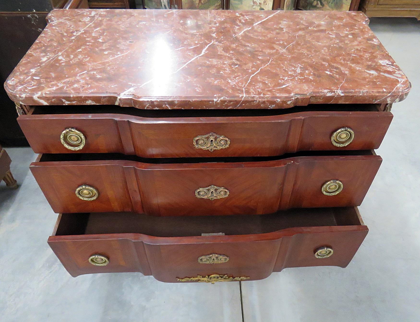 Antique Kingwood French Bronze Mounted Louis XV Rouge Marble Top Commode In Good Condition In Swedesboro, NJ