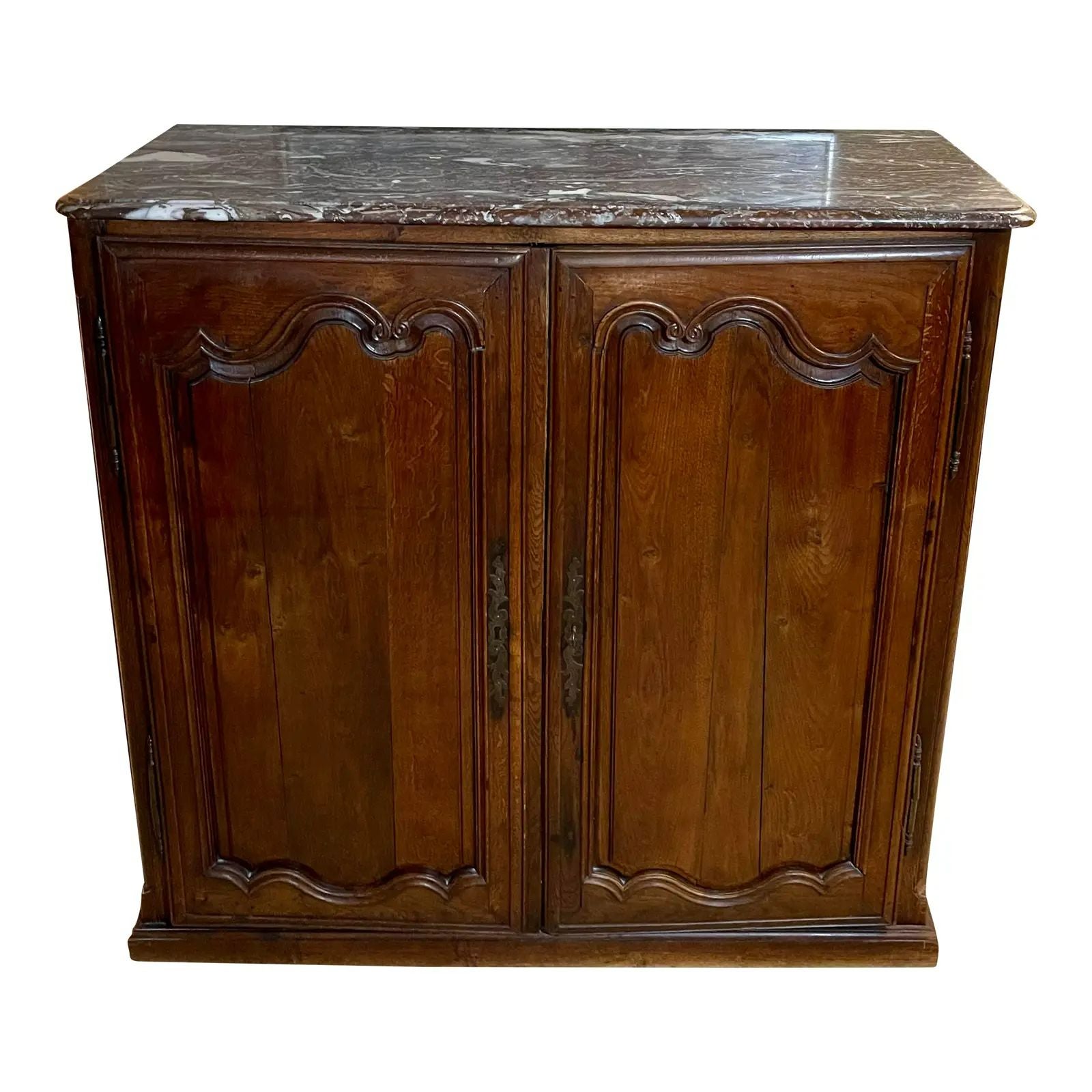 Armoire provinciale française ancienne à dessus en marbre, 18ème siècle