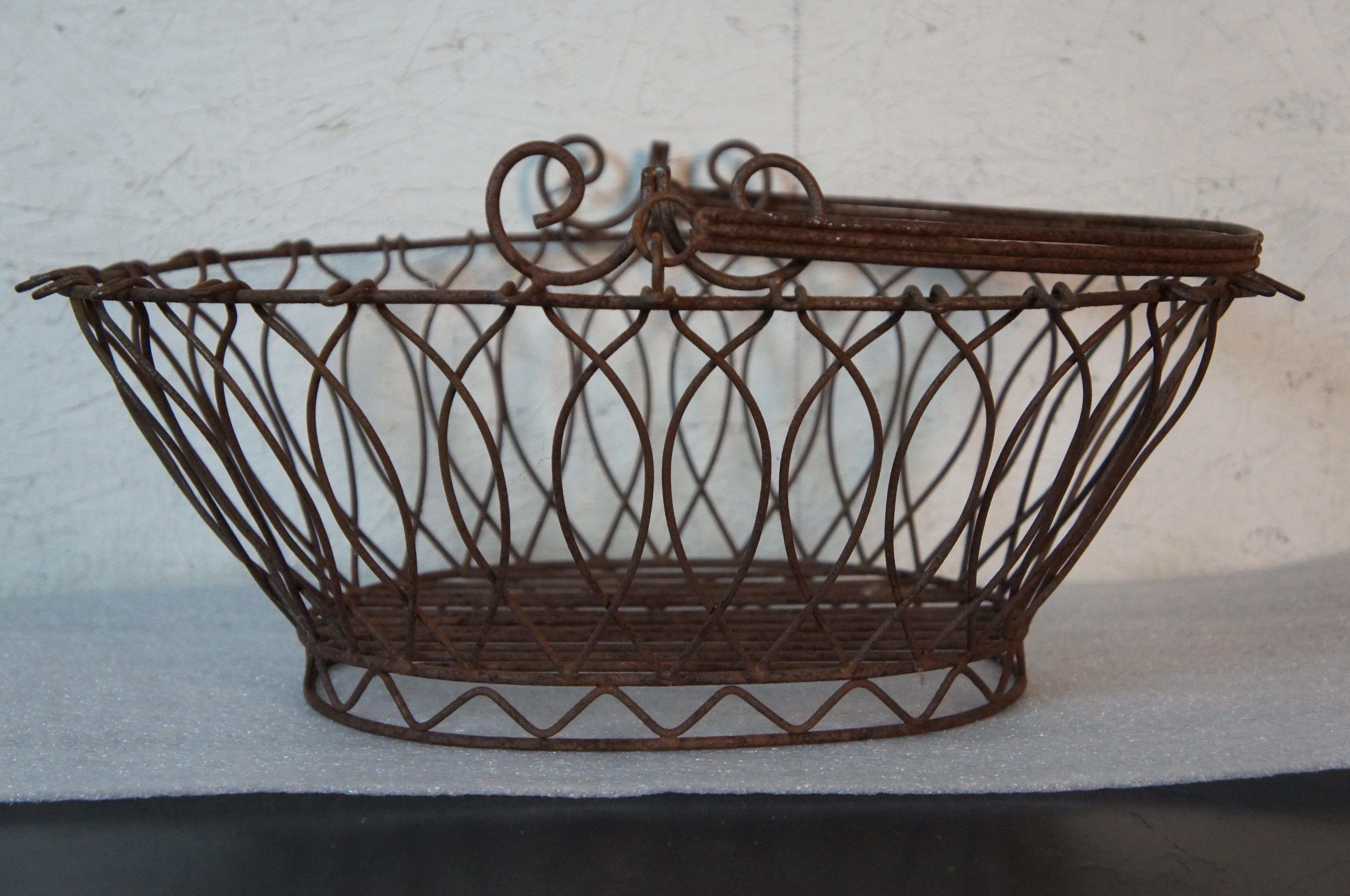 Antique French Provincial Ornate Country Farmhouse Wire Harvest Basket In Good Condition In Dayton, OH