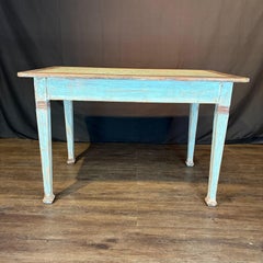 Antique French Provincial Mesa o Escritorio Pintado Azul Pálido con Cajón