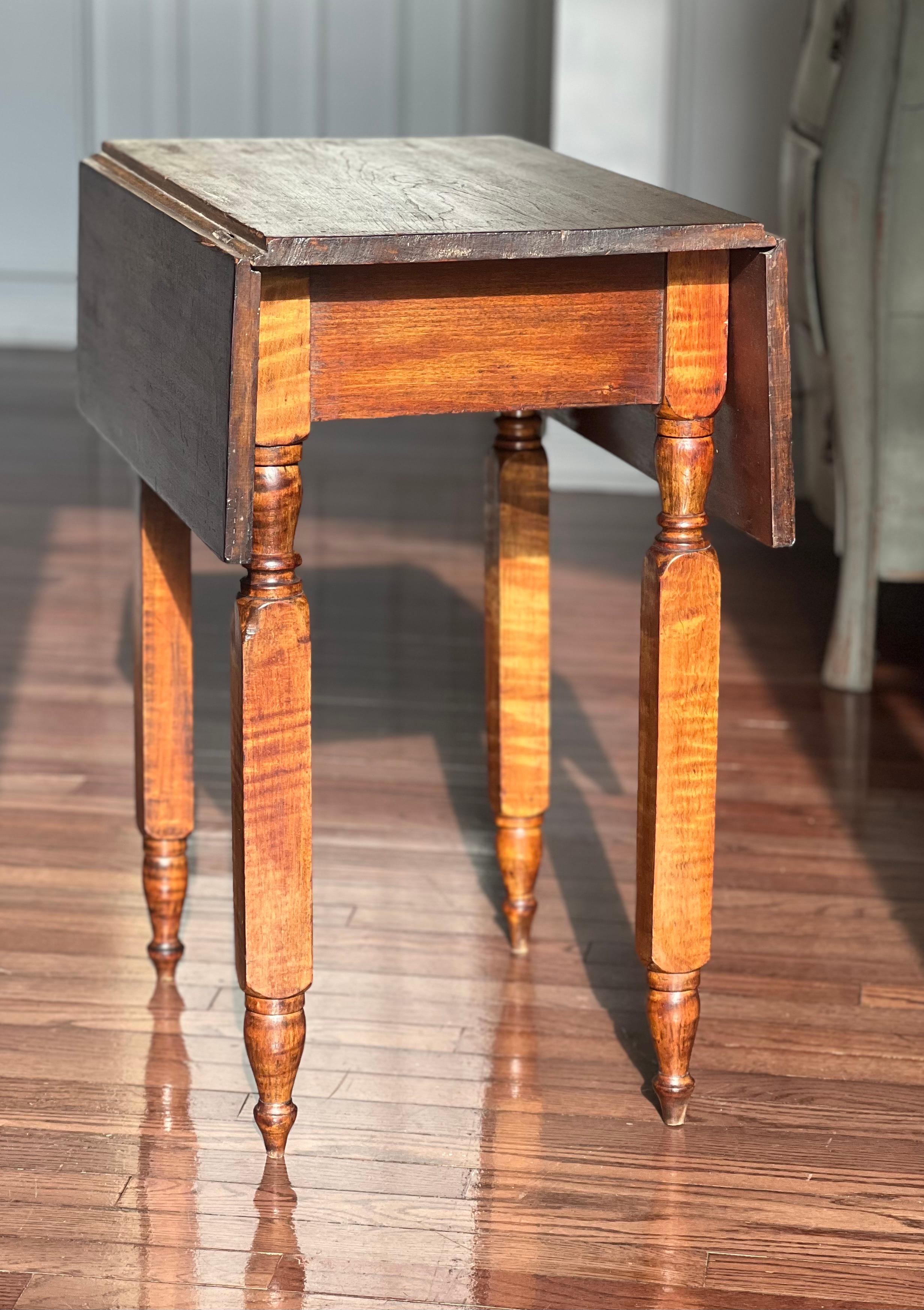 Antique French Provincial Rustic Walnut Drop-Leaf Farmhouse Table For Sale 3