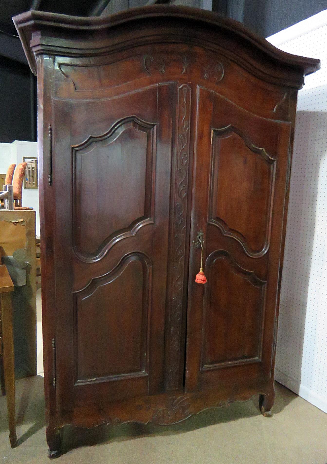 Antique French Provincial style armoire with 2 doors containing 8 shelves.