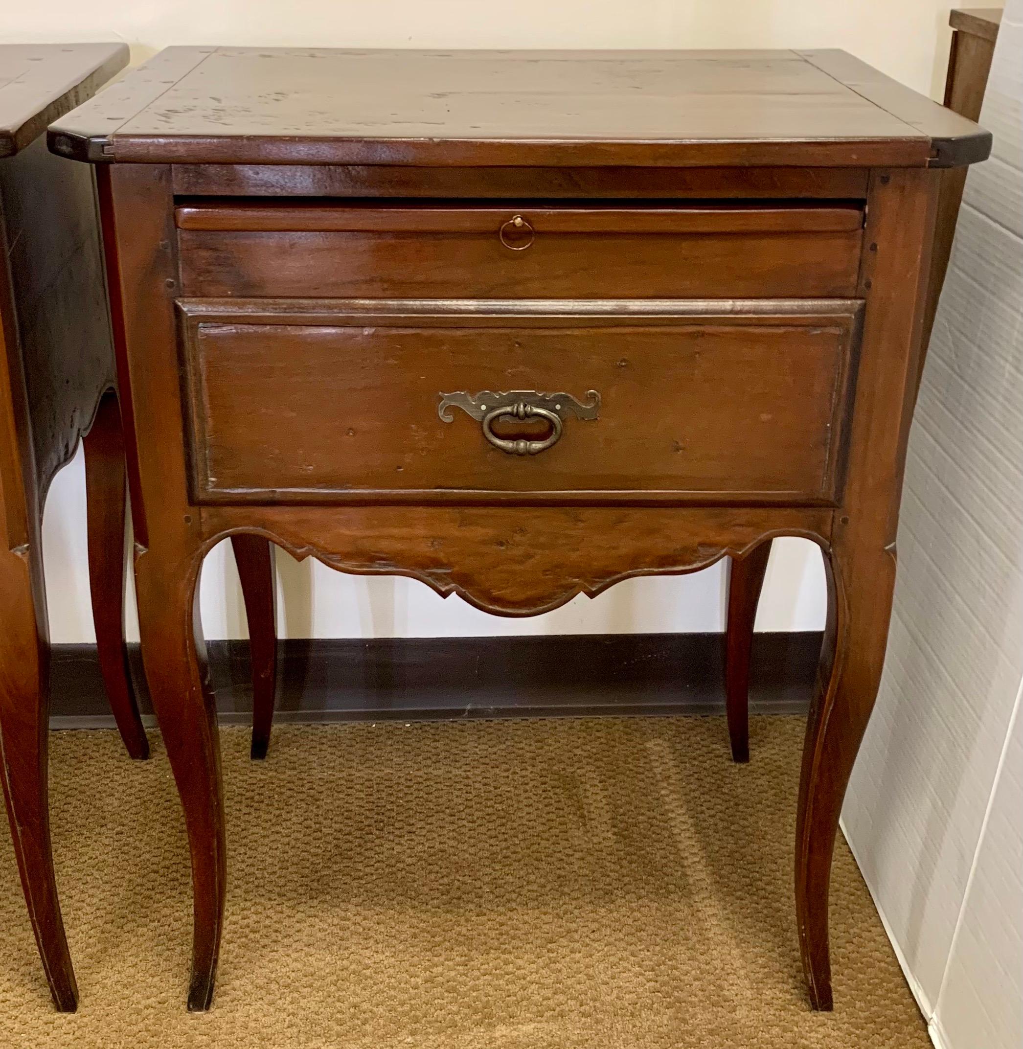 Antique French Provincial Style Walnut End Tables Nightstands In Good Condition In West Hartford, CT