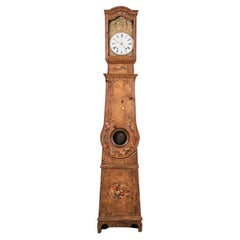 Antike hohe Gehäuseuhr im französischen Provinzial-Stil in einem bemalten Etui, um 1870