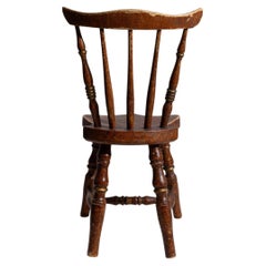 Chaise ancienne en bois de style provincial français, patine bronze vieillie, années 1900