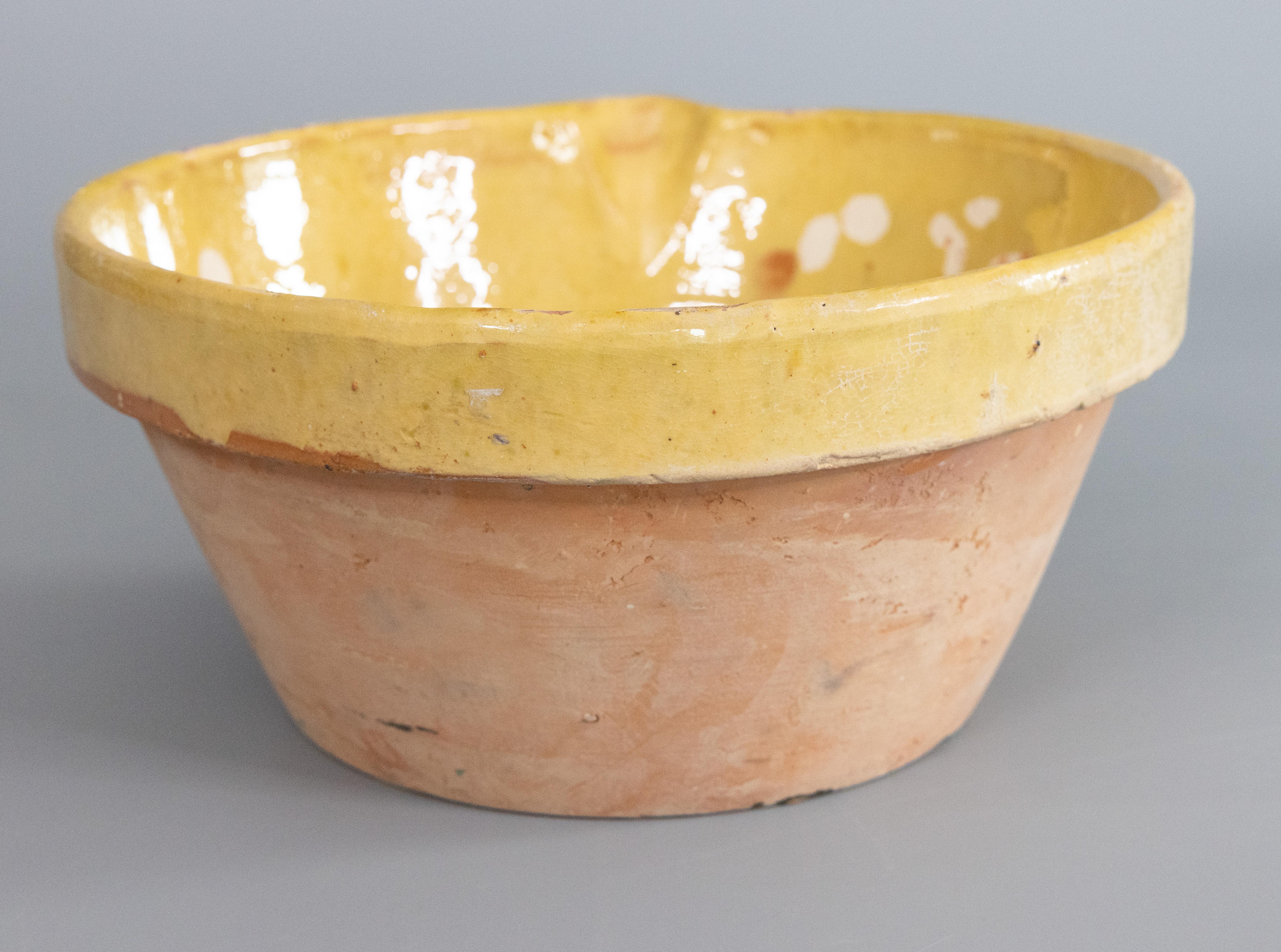Antique French Provincial Yellow Glazed Terracotta Tian Dairy Bowl, circa 1900 In Good Condition In Pearland, TX