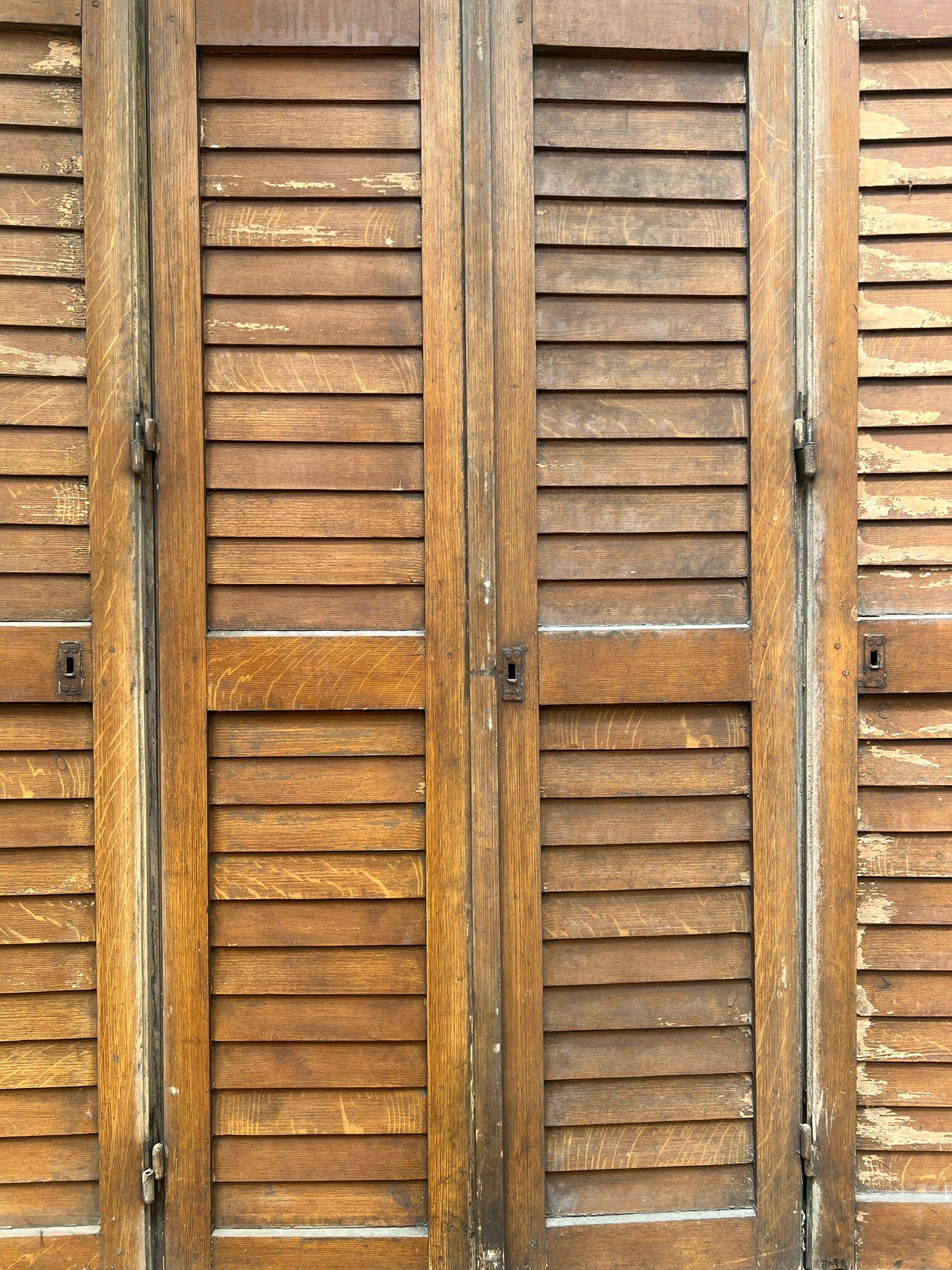 Antique French Quadriptychon Fensterladen mit geschnitzten Herzen und Fleur-de-Lis, um 19 (Holz) im Angebot