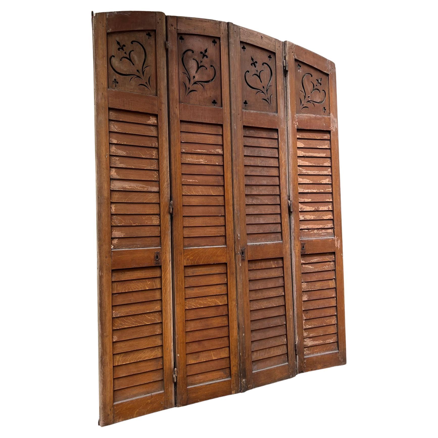 Antique French Quadriptychon Fensterladen mit geschnitzten Herzen und Fleur-de-Lis, um 19 im Angebot