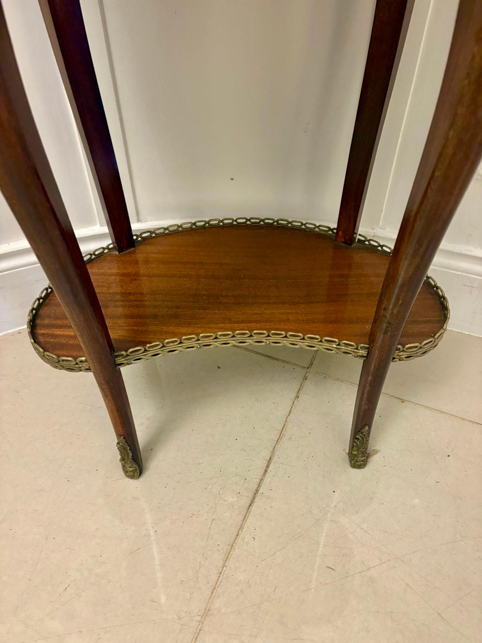 XIXe siècle Antique French Quality Louis XV Style Kidney-Shaped Side / Lamp Table en vente