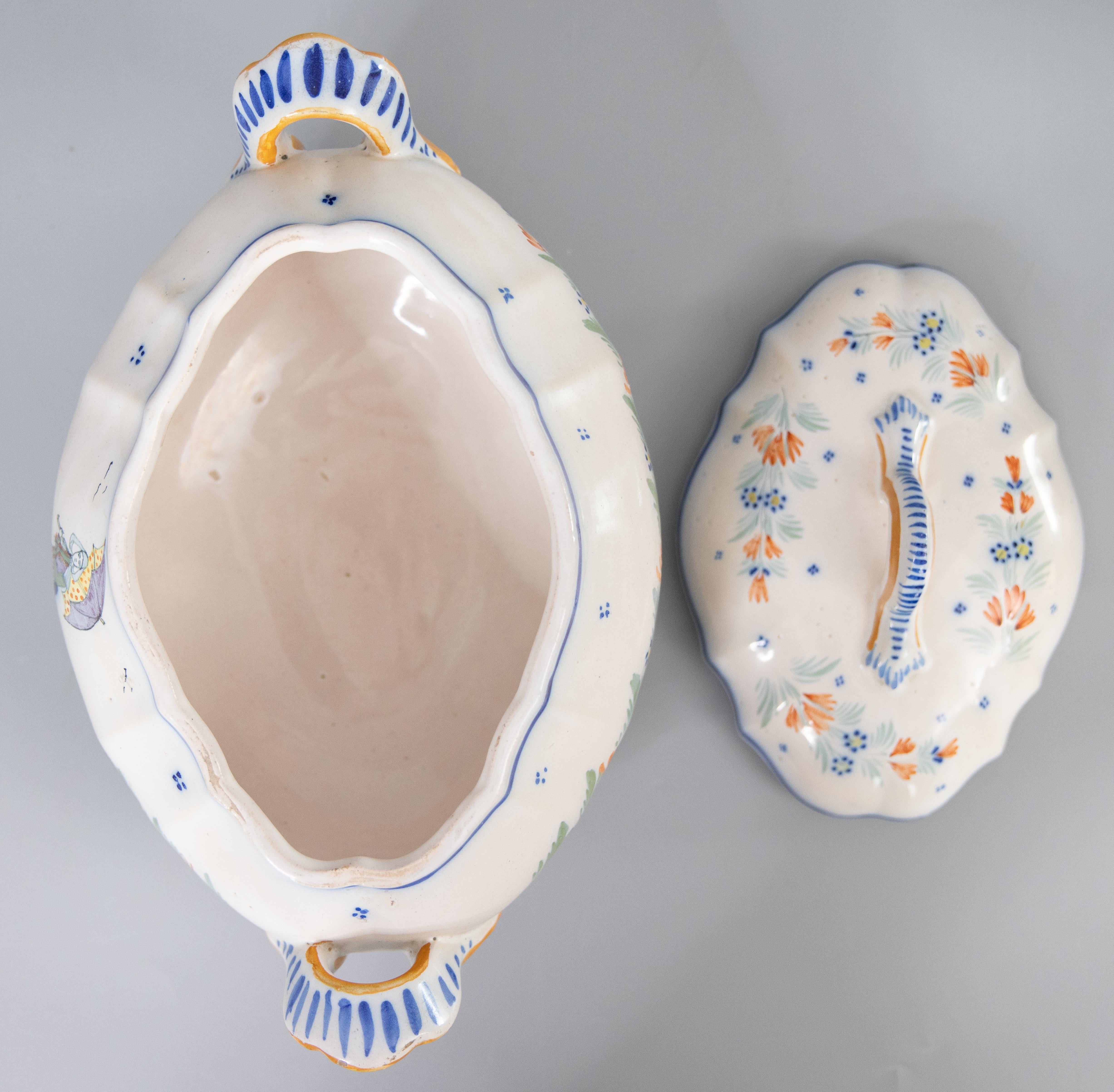 Français Soupière à couvercle en faïence française ancienne de Quimper, vers 1900